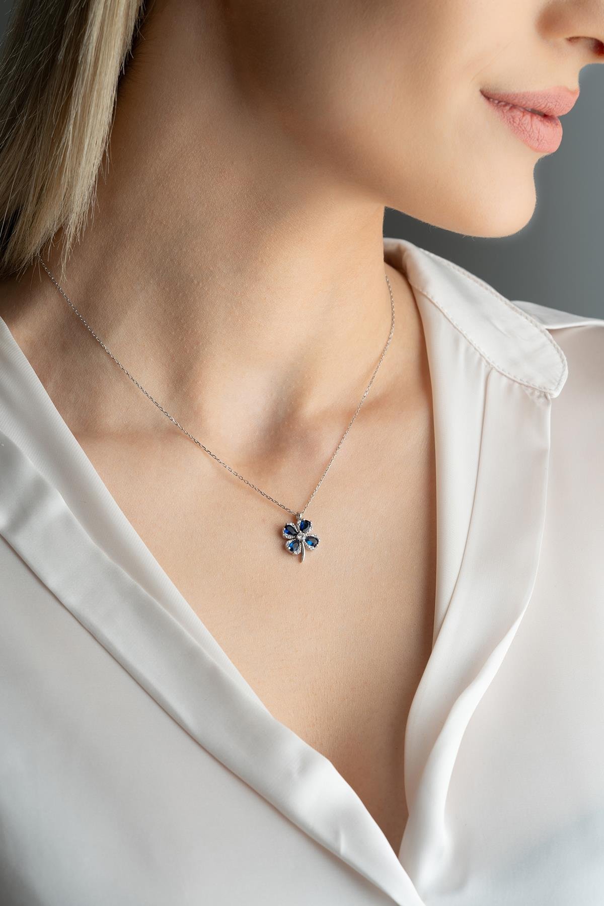 925 Ayar Gümüş Rodyumlu Mavi Taşlı Dört Yapraklı Şans Yonca Kolye