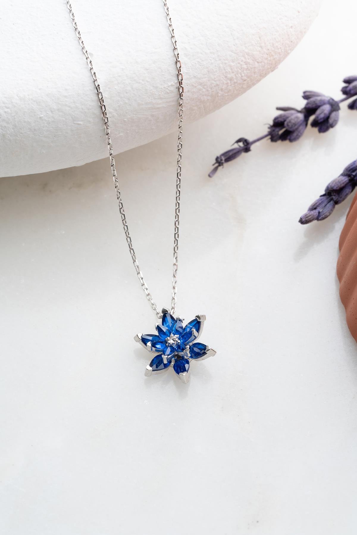 925 Ayar Gümüş Rodyumlu Mavi Taşlı Lotus Çiçeği Kolye