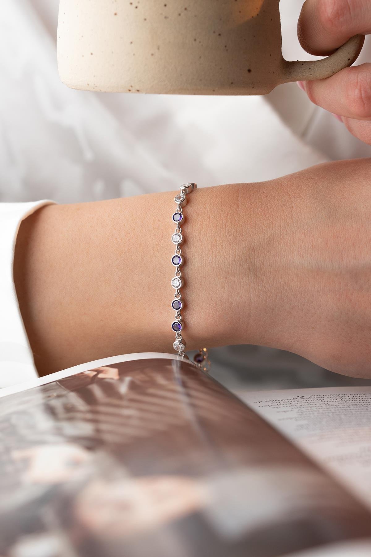 925 Ayar Gümüş Rodyumlu Mor Taşlı Yuvarlak Tasarım Bileklik