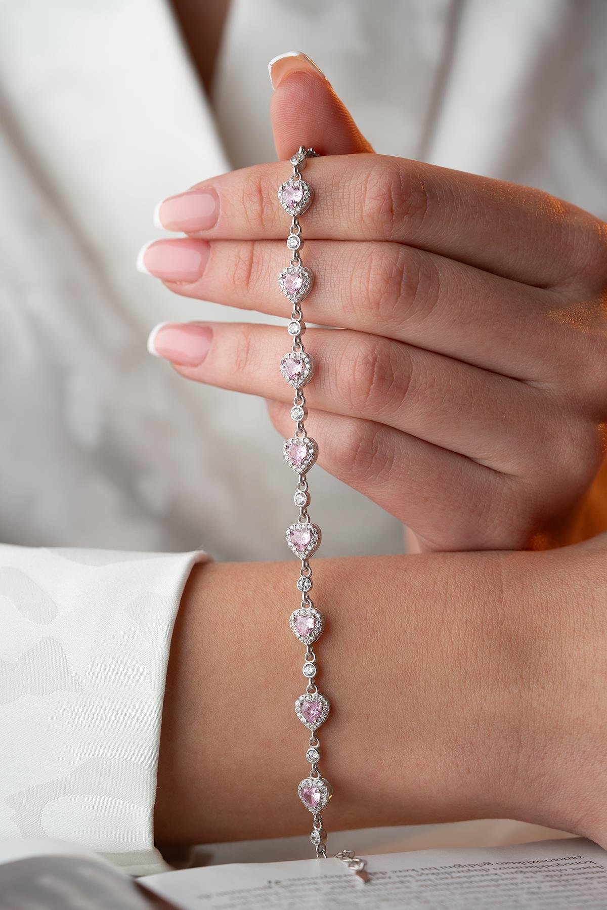 925 Ayar Gümüş Rodyumlu Pembe Taşlı Kalp Model Bileklik