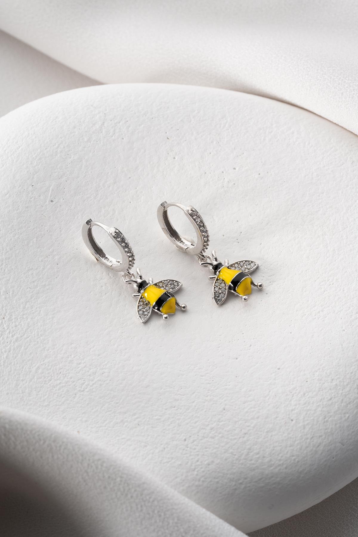 925 Ayar Gümüş Rodyumlu Sallantılı 15 mm Halka Arı Model Küpe