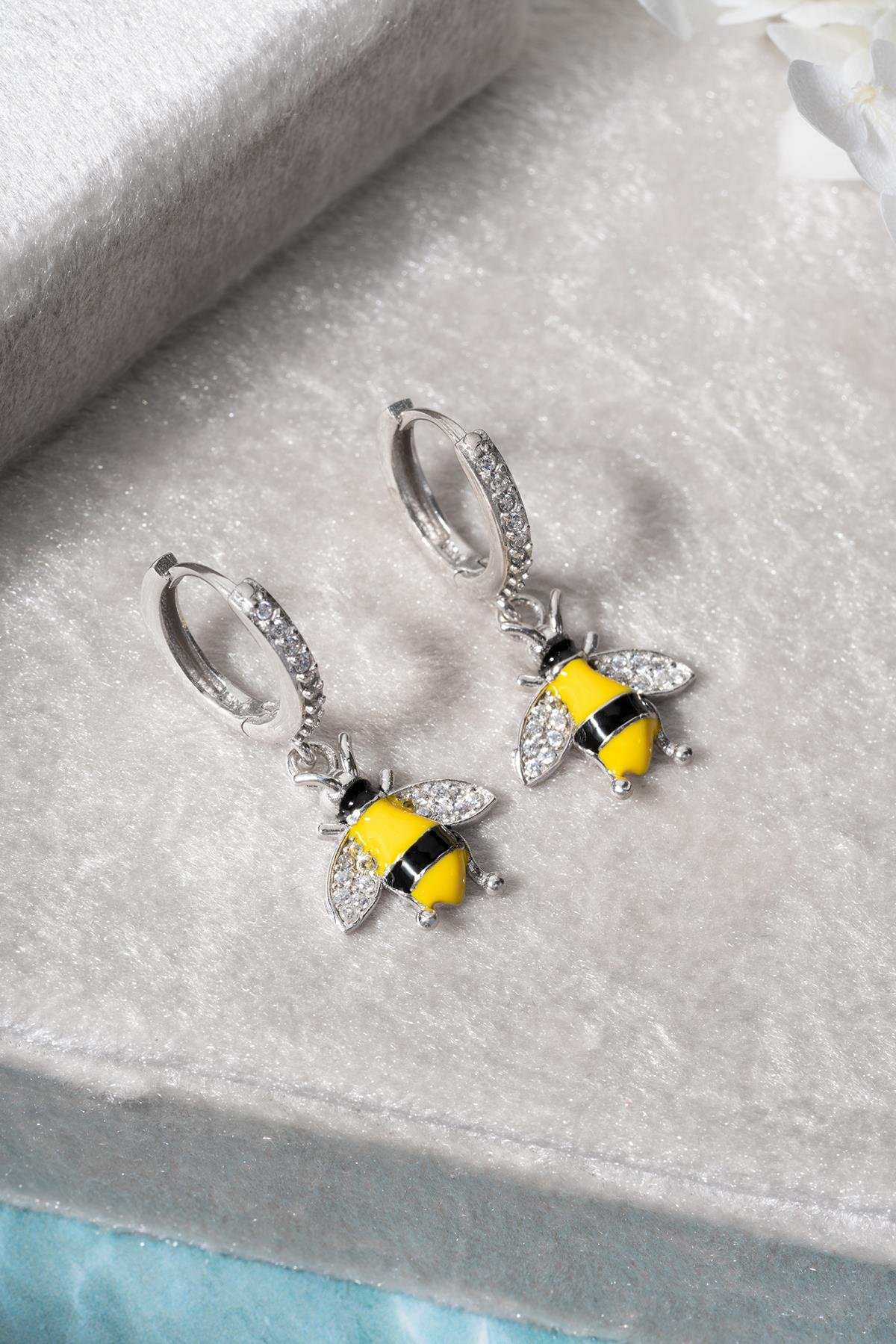 925 Ayar Gümüş Rodyumlu Sallantılı 15 mm Halka Arı Model Küpe