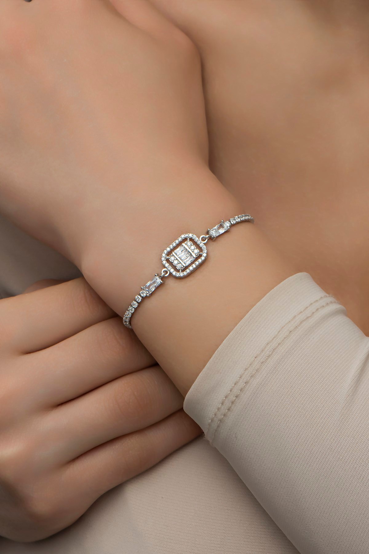 925 Ayar Gümüş Rodyumlu Suyolu Tektaş Bileklik