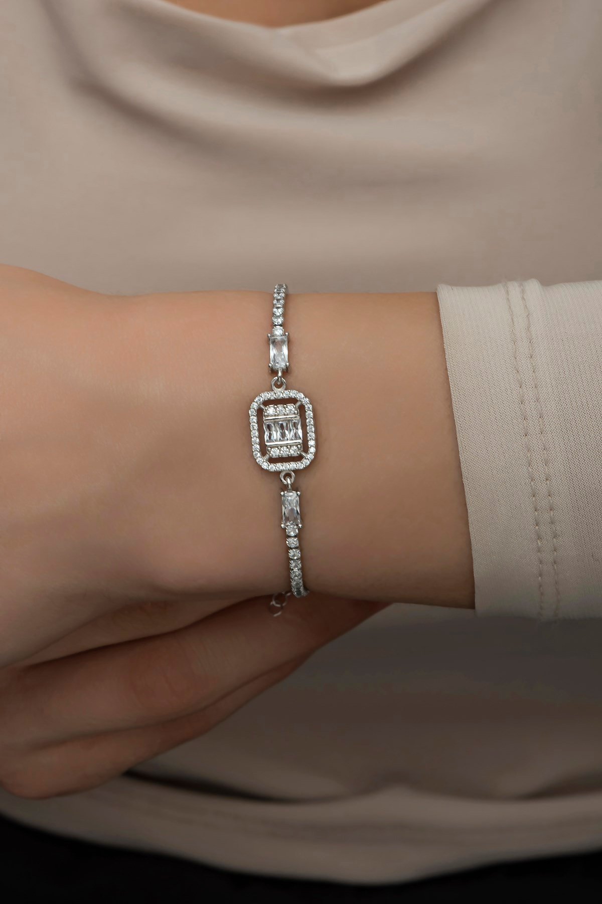 925 Ayar Gümüş Rodyumlu Suyolu Tektaş Bileklik