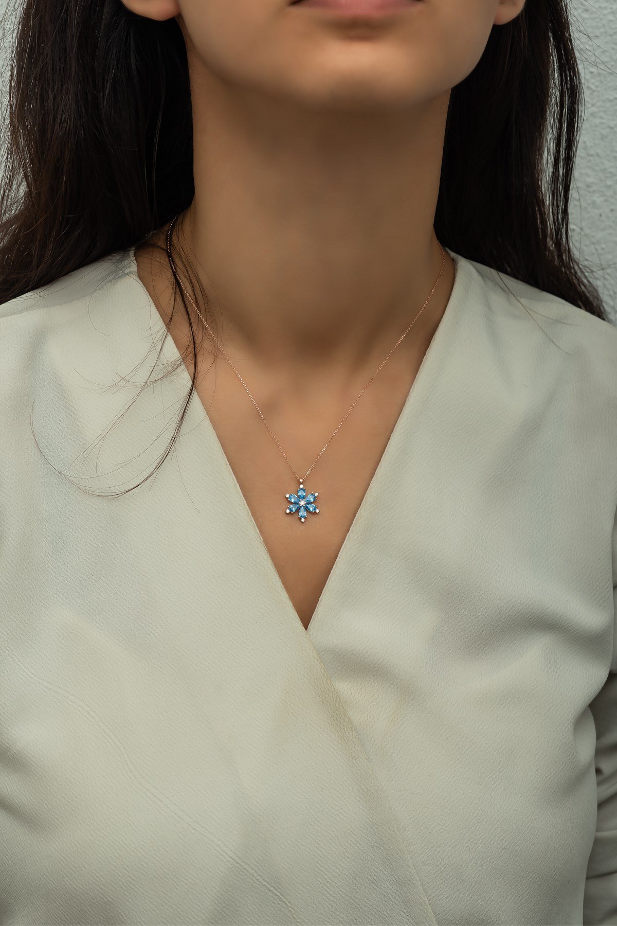 925 Ayar Gümüş Rose Aqua Çiçek Kolye