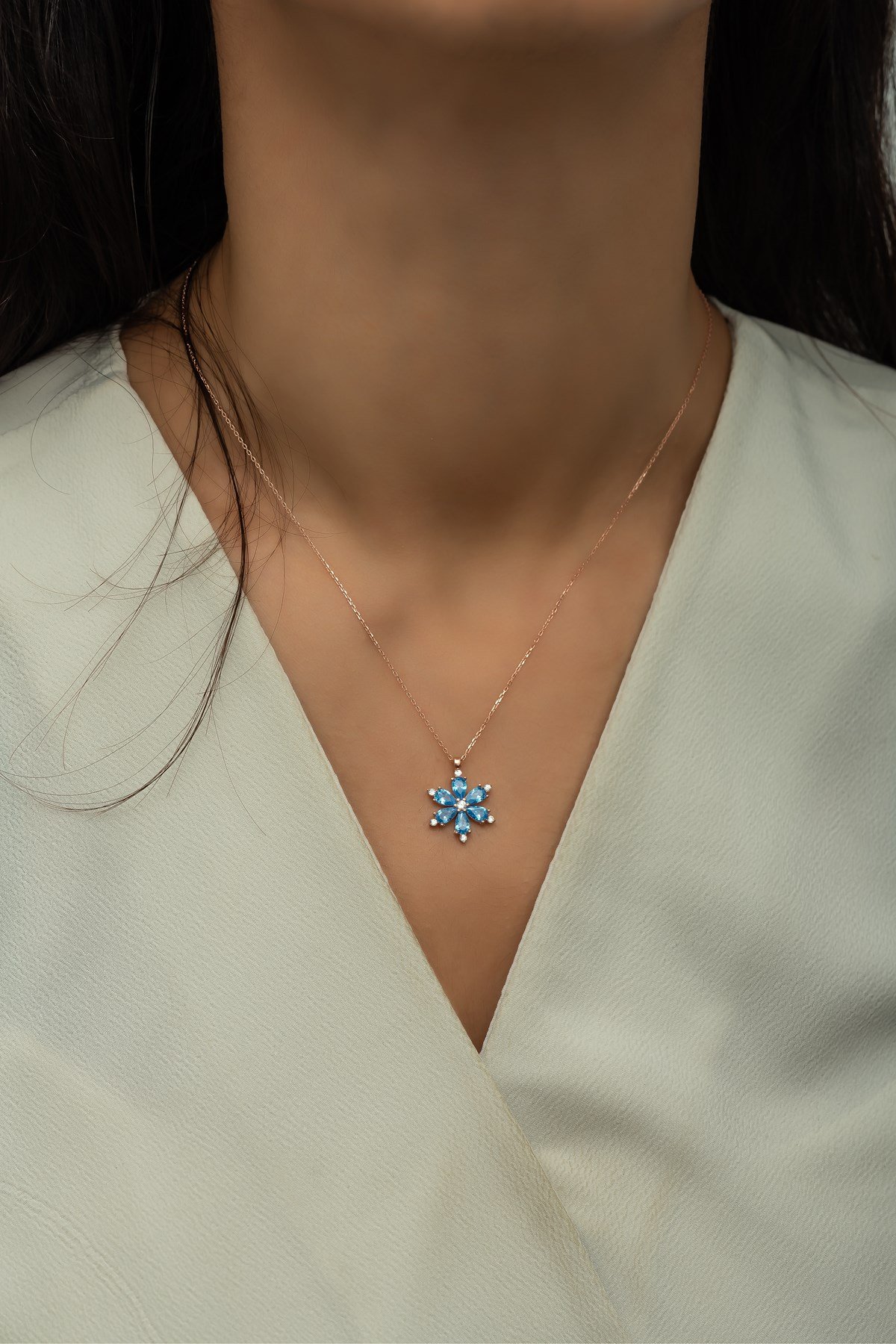 925 Ayar Gümüş Rose Aqua Çiçek Kolye