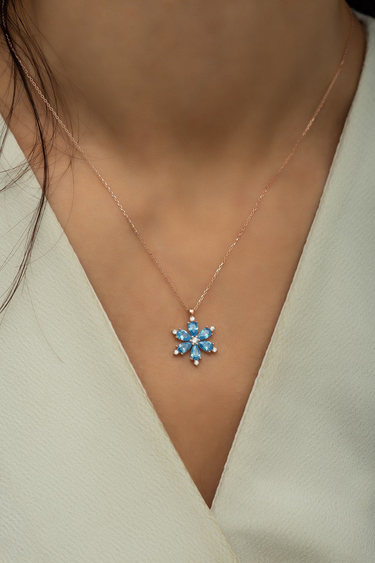925 Ayar Gümüş Rose Aqua Çiçek Kolye