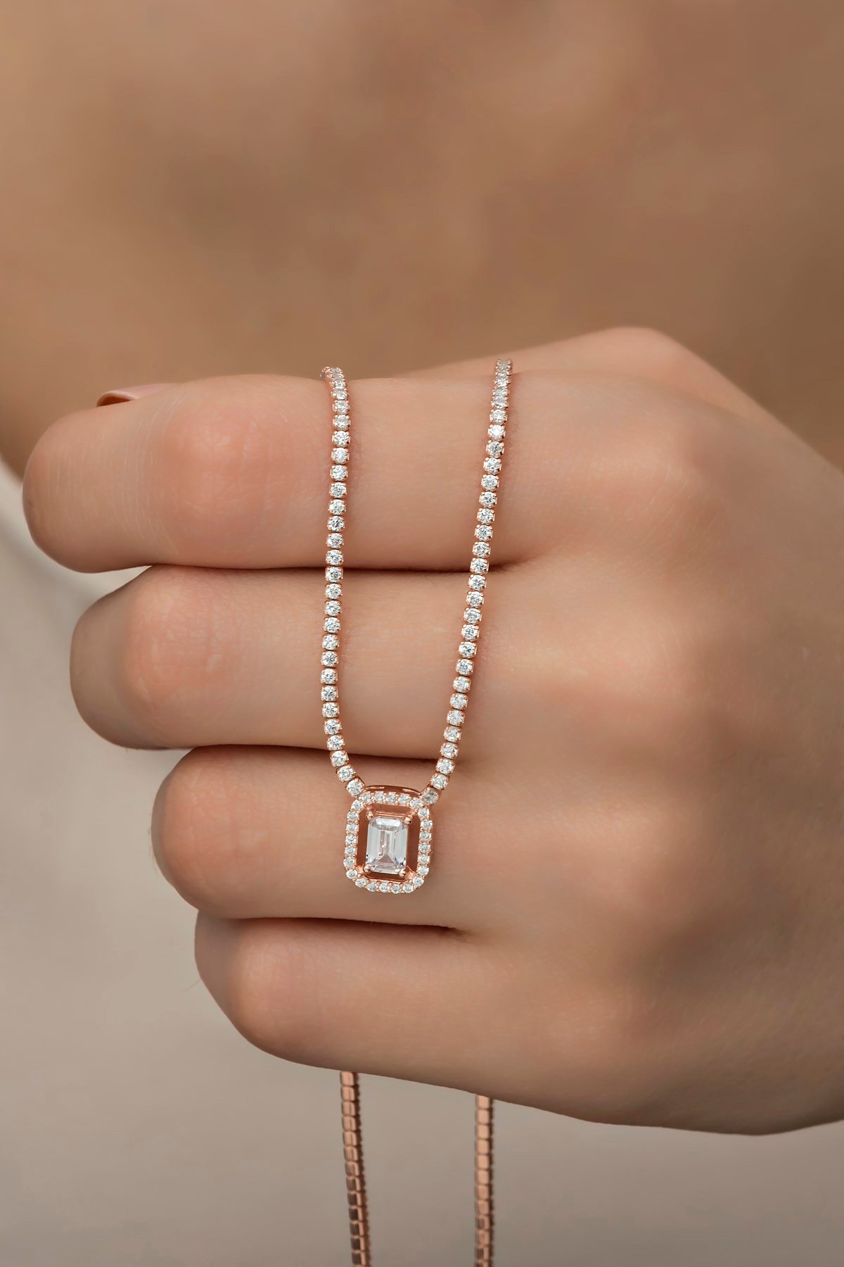 925 Ayar Gümüş Rose Baget Taşlı Tektaş Suyolu Kolye