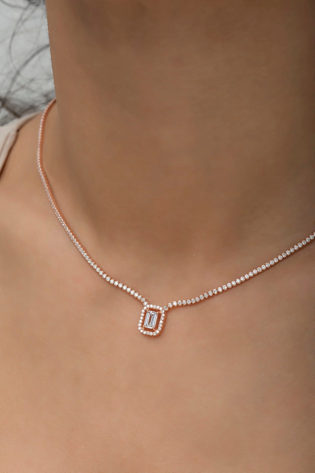 925 Ayar Gümüş Rose Baget Taşlı Tektaş Suyolu Kolye