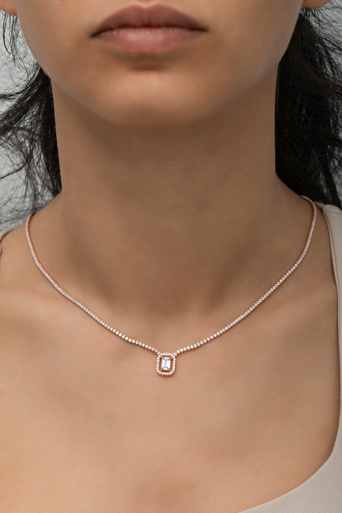 925 Ayar Gümüş Rose Baget Taşlı Tektaş Suyolu Kolye