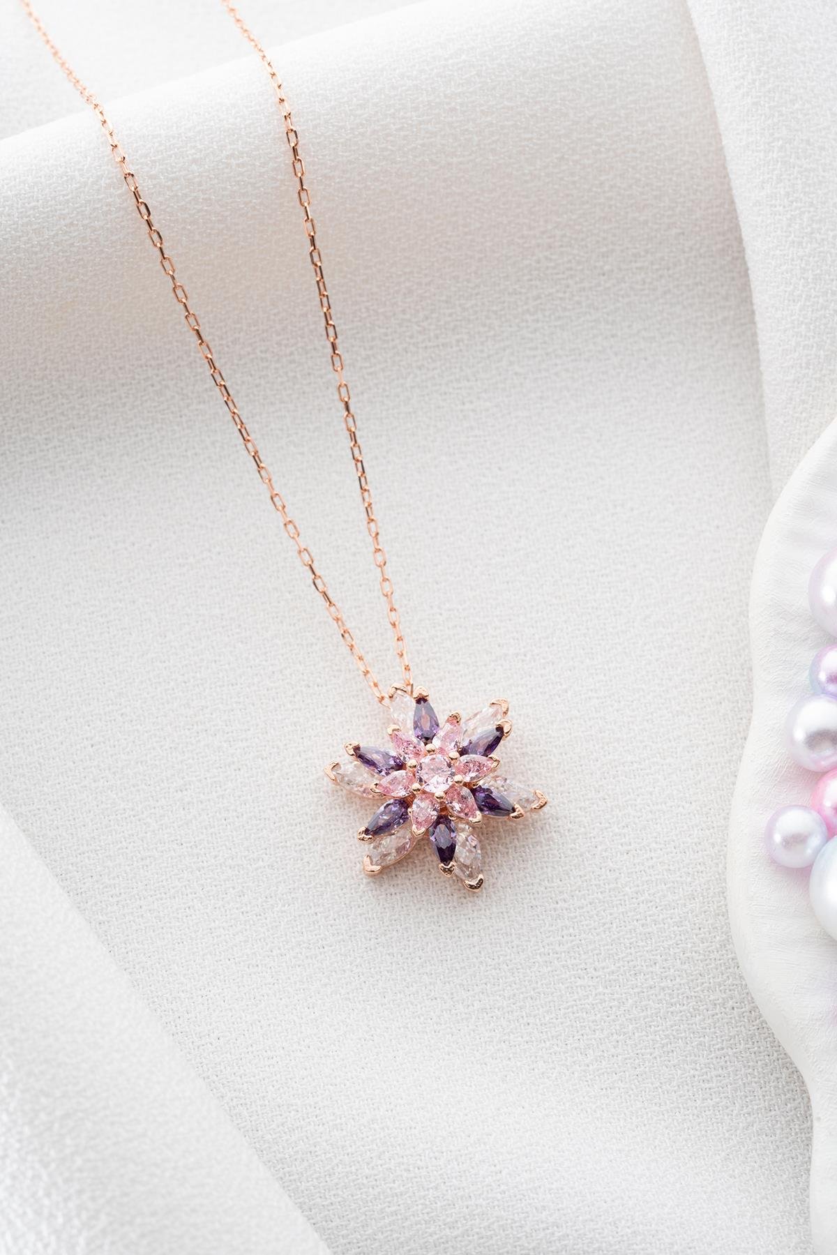 925 Ayar Gümüş Rose Kaplama 4 Katman Üç Renkli Lotus Çiçeği Kolye