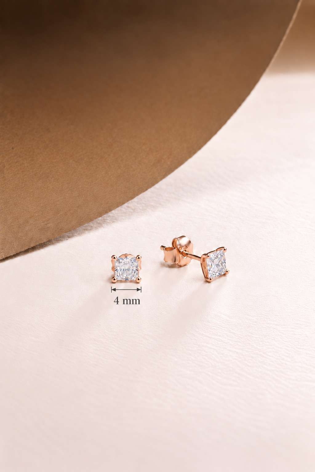 925 Ayar Gümüş Rose Kaplama 4 mm Kare Star Kesim Minimal Tektaş Küpe