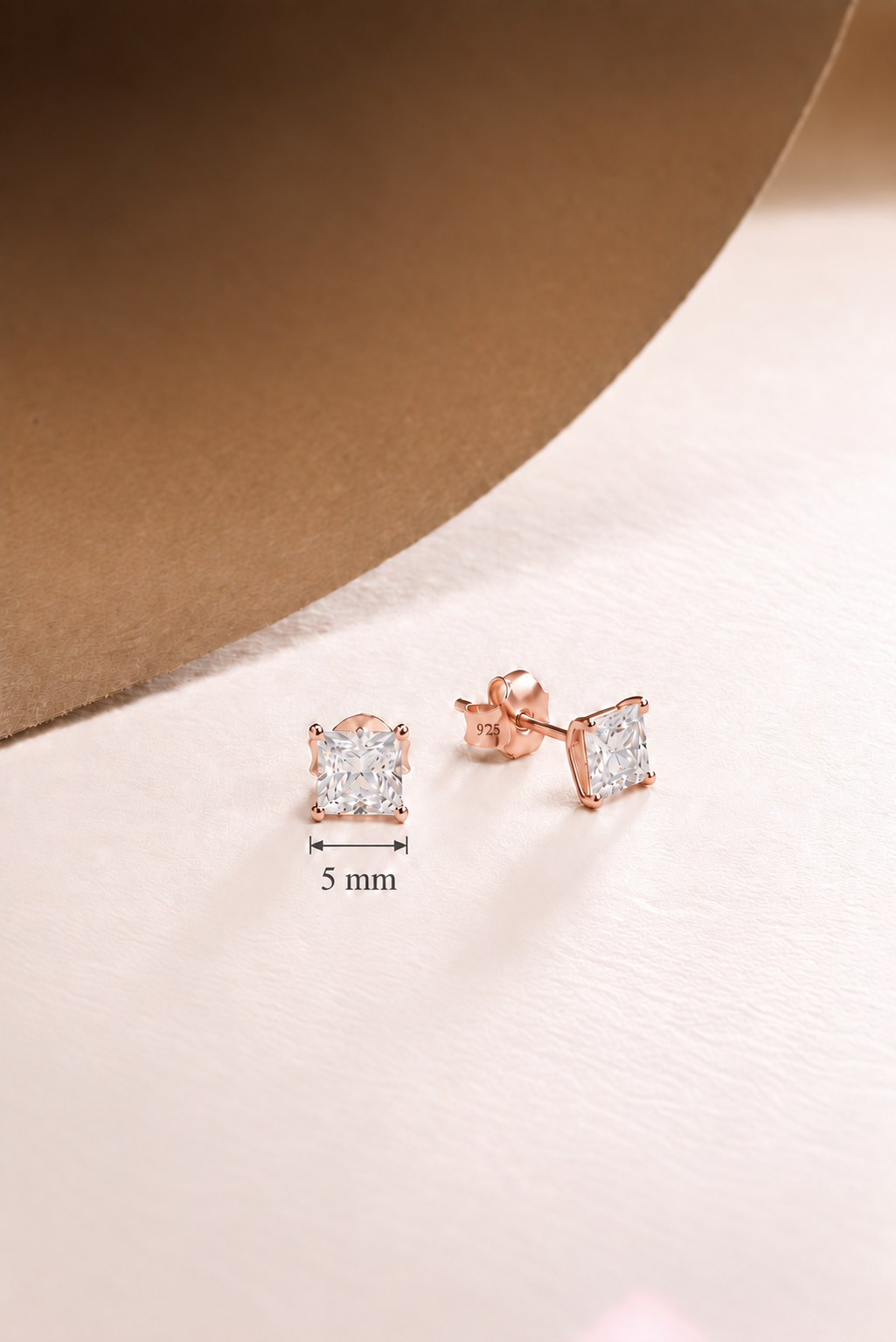 925 Ayar Gümüş Rose Kaplama 5 mm Kare Star Kesim Minimal Tektaş Küpe