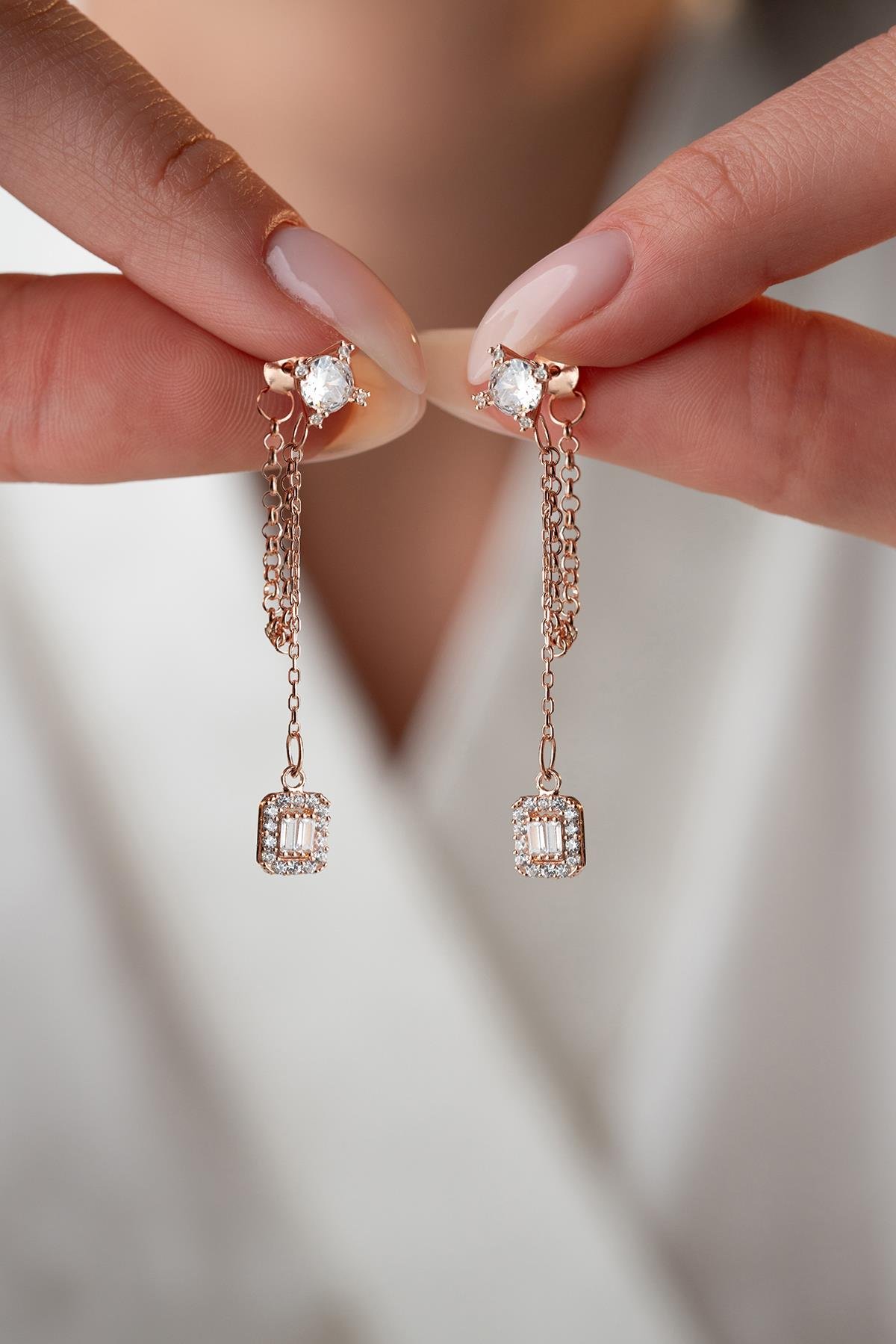 925 Ayar Gümüş Rose Kaplama 5 Mm Tektaş Sallantılı Zincir Baget Taşlı Tektaş Küpe