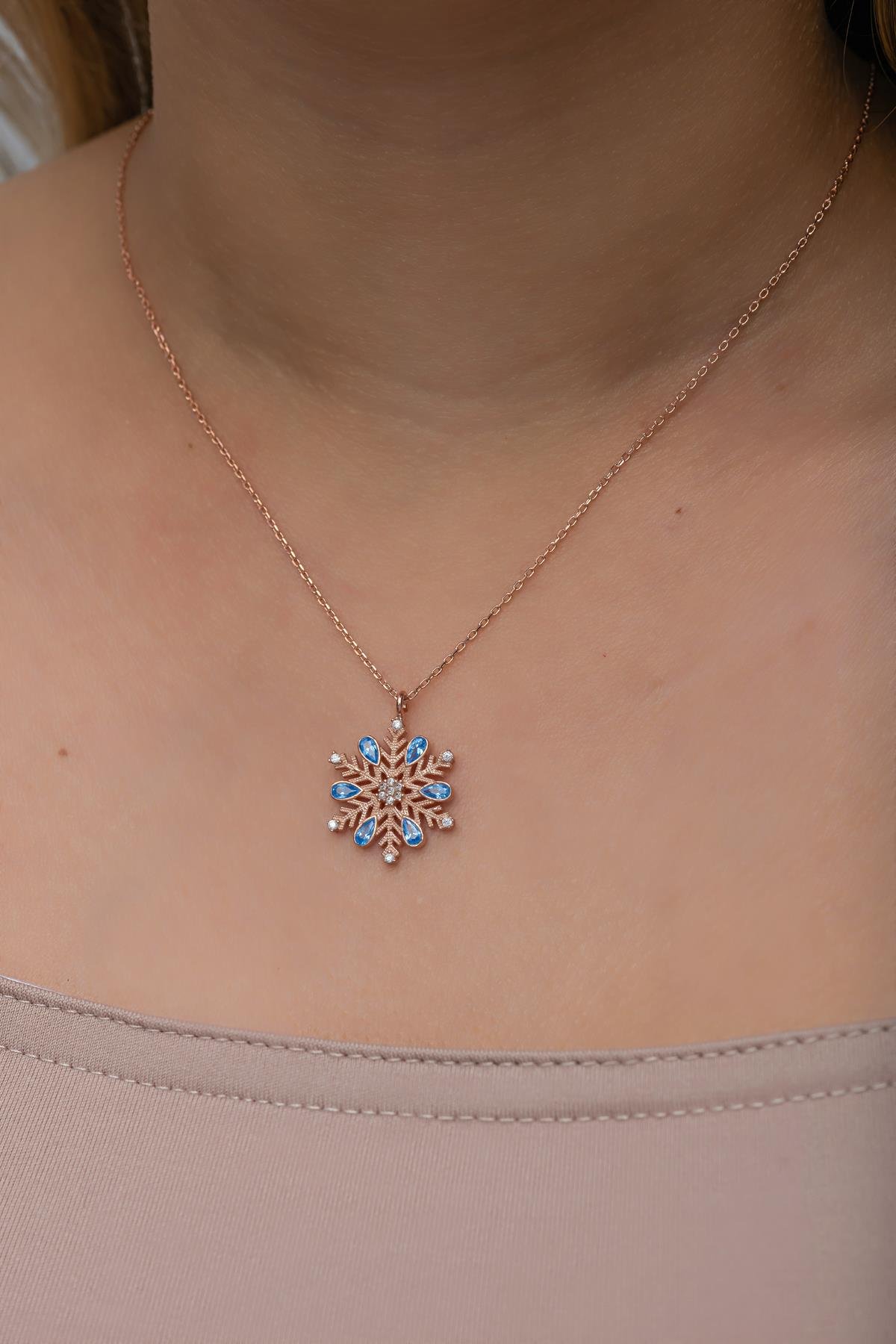 925 Ayar Gümüş Rose Kaplama Aquamarin Taşlı Kartanesi Kolye