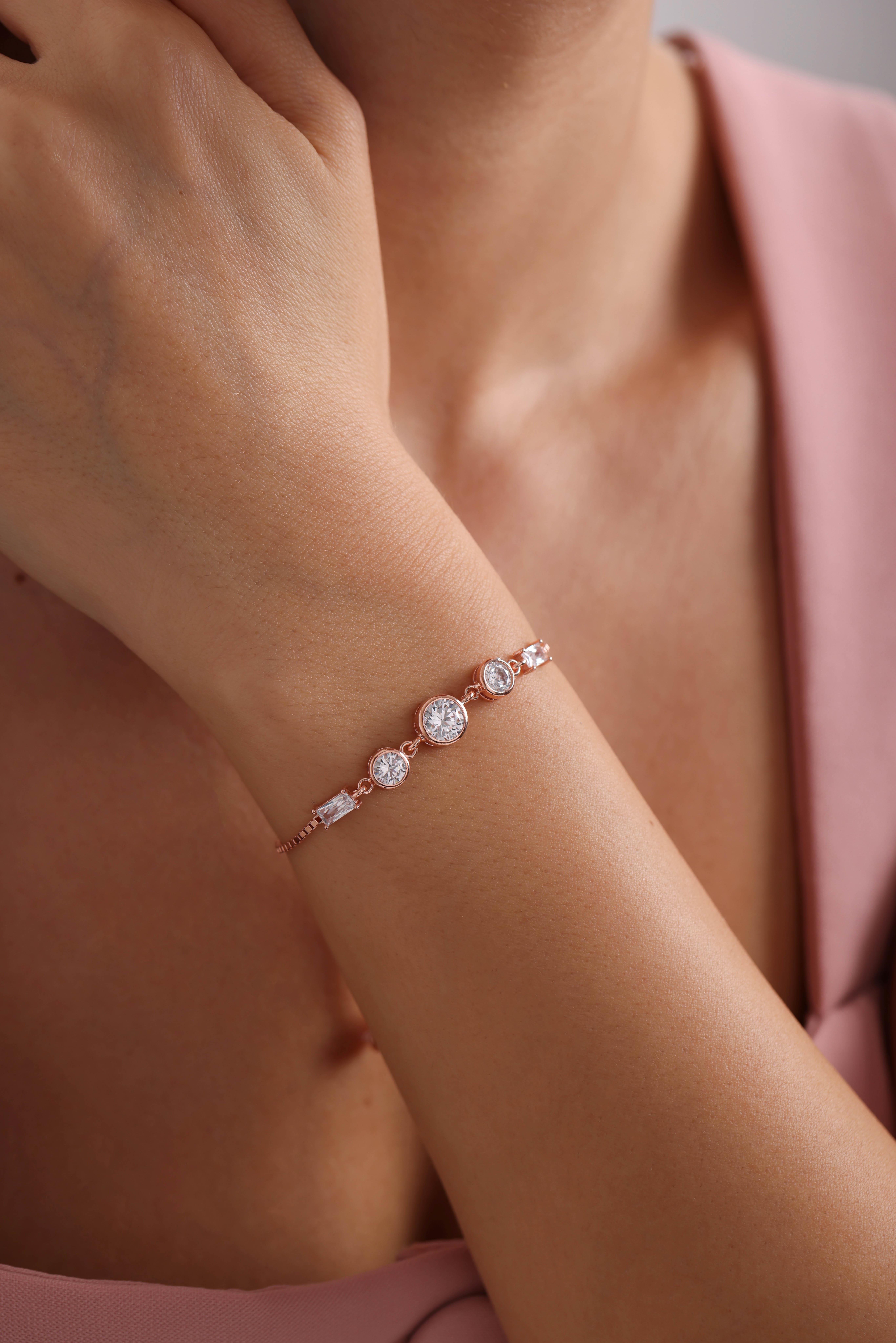 925 Ayar Gümüş Rose Kaplama Ayarlanabilir Asansörlü Üçtaş Model Bileklik 