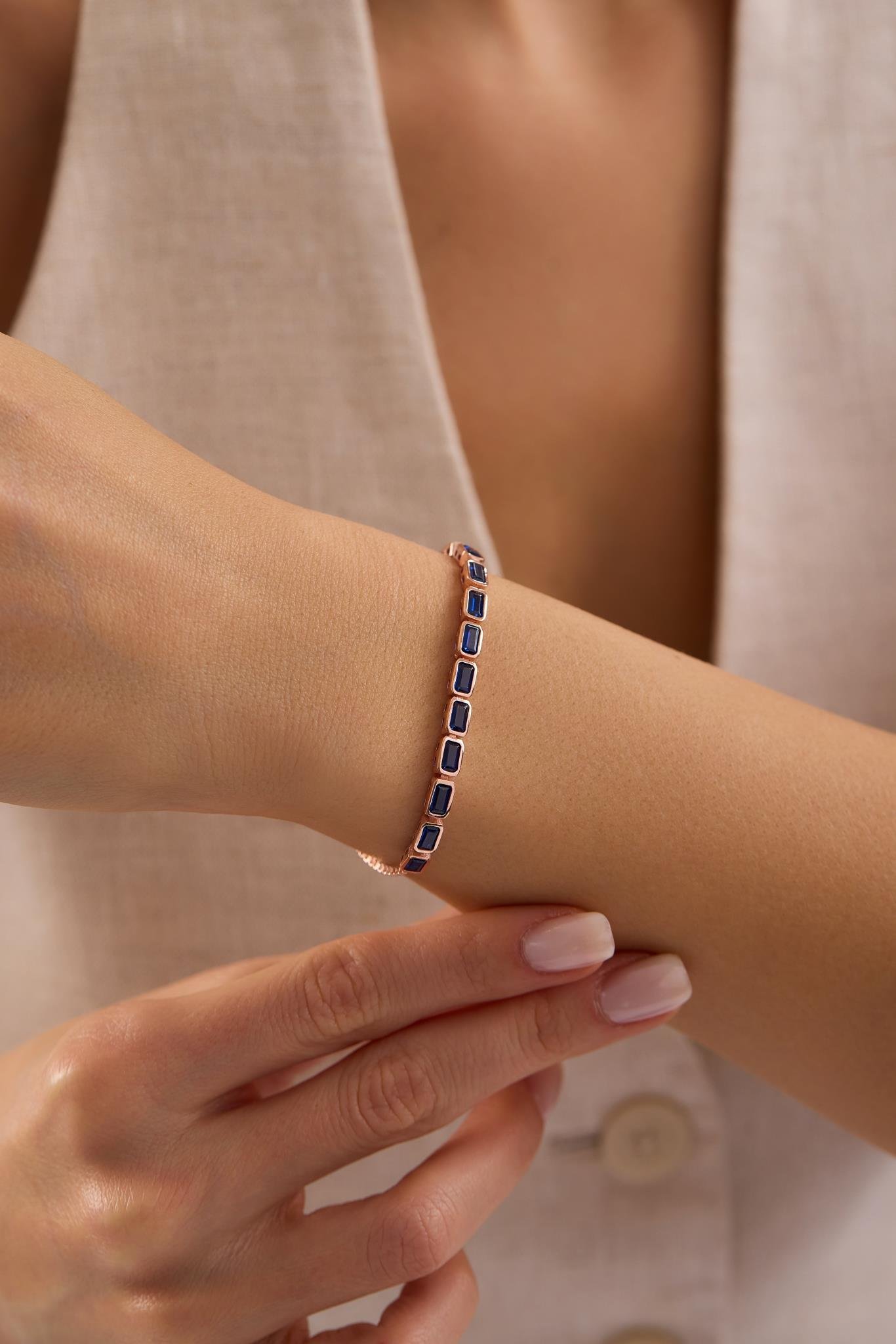 925 Ayar Gümüş Rose Kaplama Ayarlanabilir Asansörlü Sıralı Mavi Baget Taşlı Bileklik