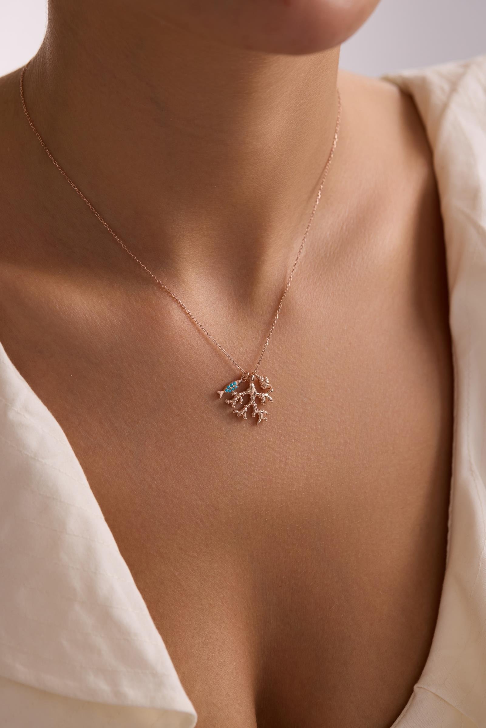 925 Ayar Gümüş Rose Kaplama Balık Ve Deniz Kabuğu Detaylı Deniz Mercanı Kolye