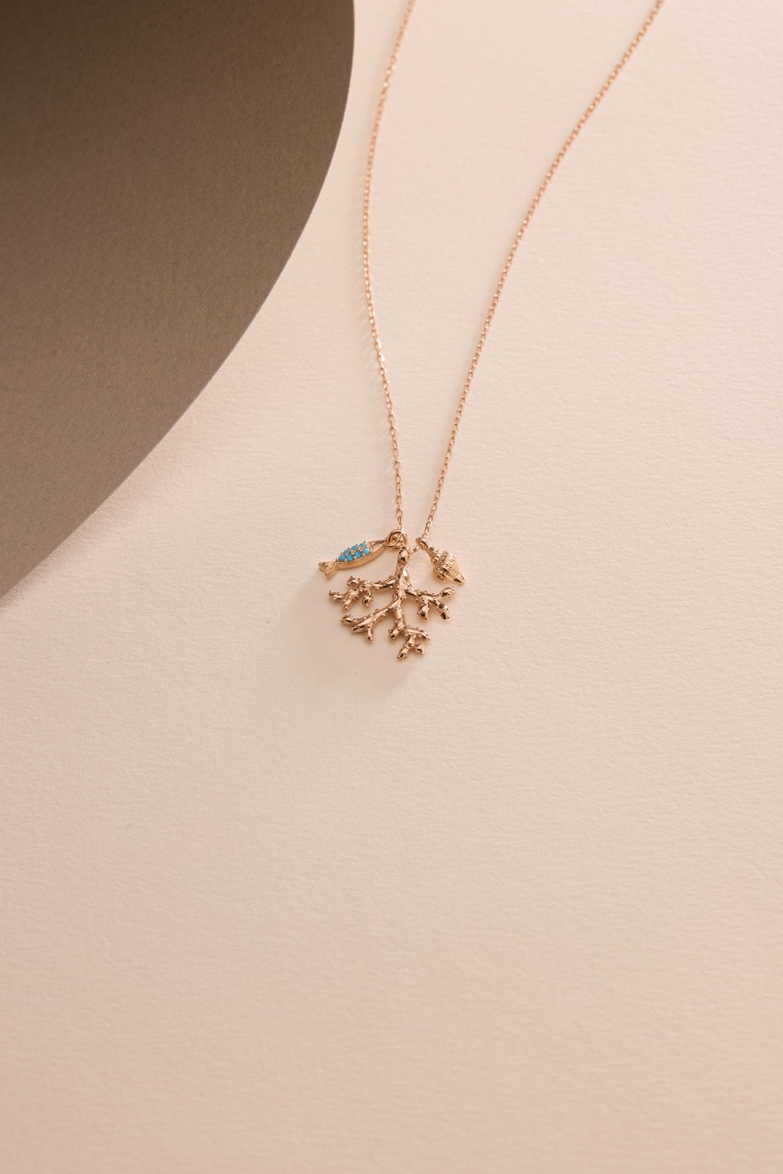 925 Ayar Gümüş Rose Kaplama Balık Ve Deniz Kabuğu Detaylı Deniz Mercanı Kolye