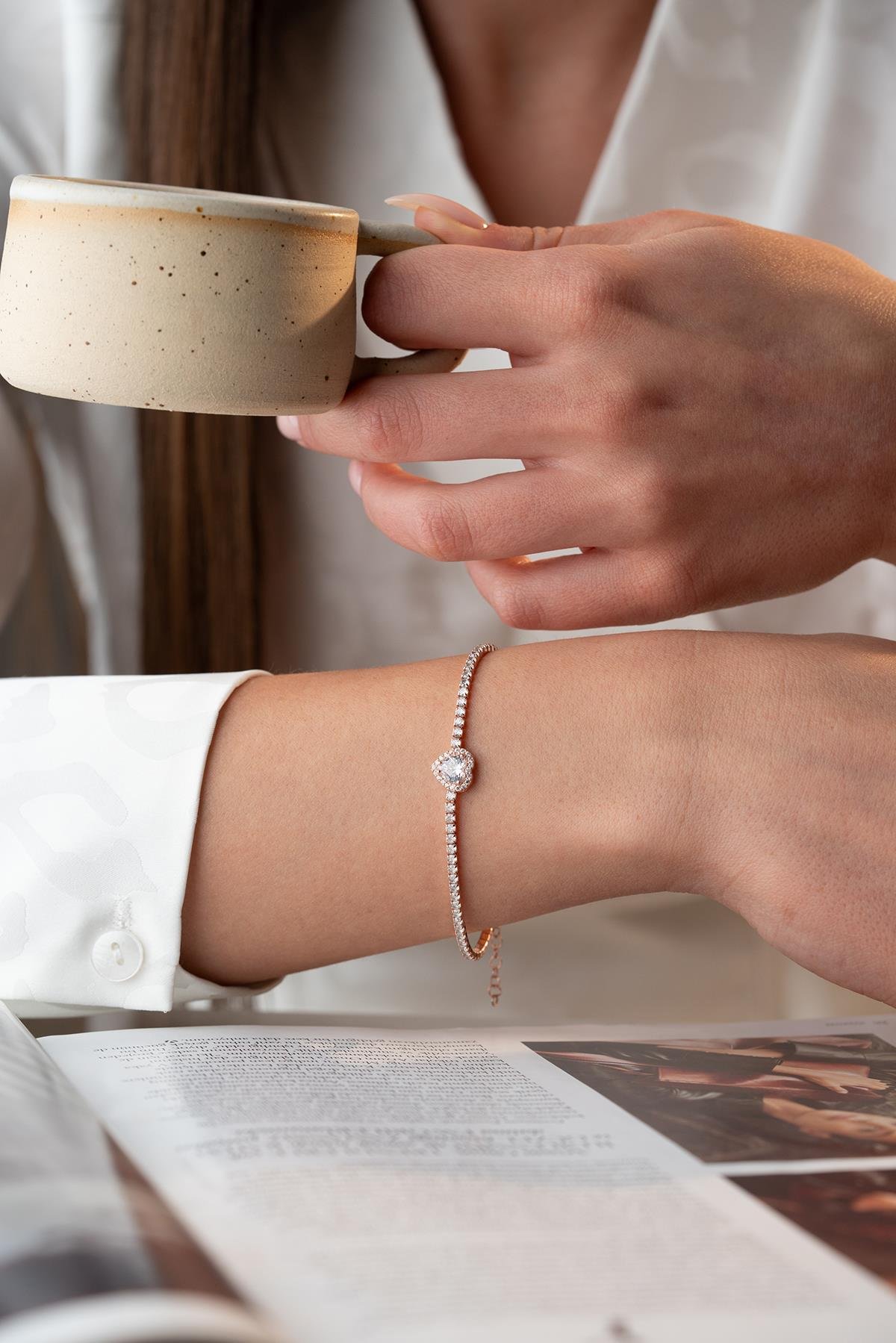 925 Ayar Gümüş Rose Kaplama Beyaz Taşlı Kalp 2 mm Zirkon Taşlı Suyolu Bileklik 