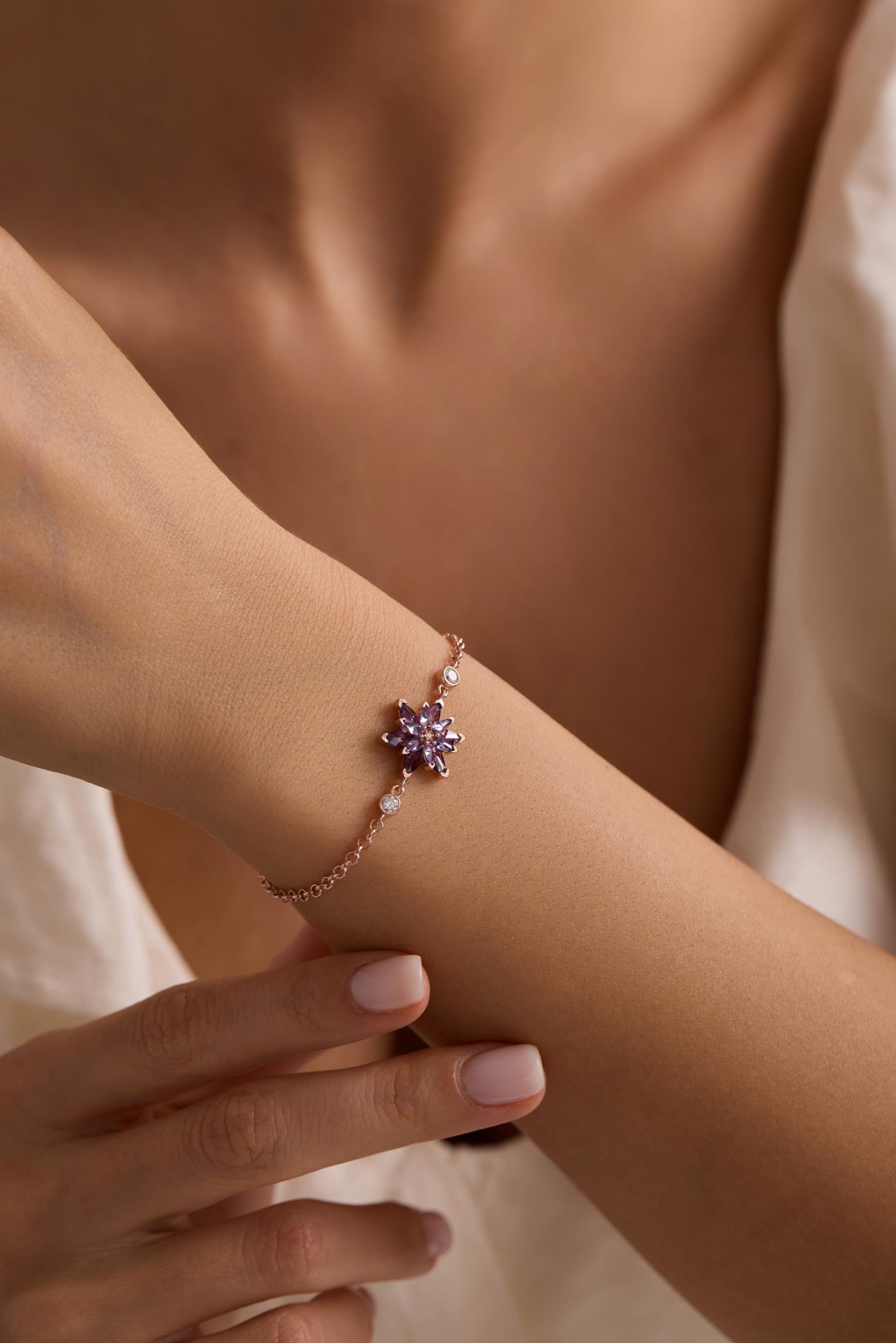 925 Ayar Gümüş Rose Kaplama Doç Zincirli Mor Taşlı Lotus Çiçeği Bileklik