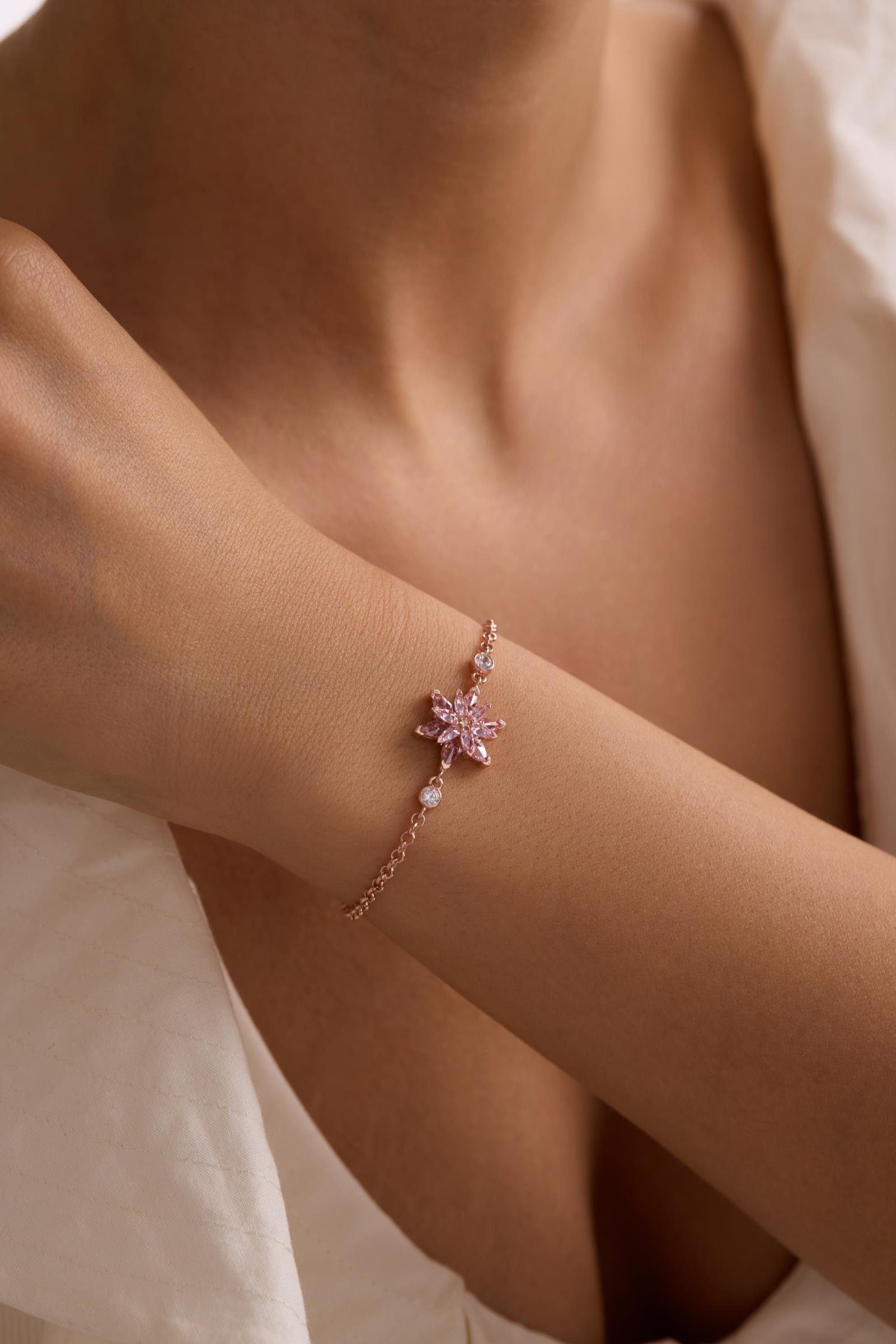 925 Ayar Gümüş Rose Kaplama Doç Zincirli Pembe Taşlı Lotus Çiçeği Bileklik