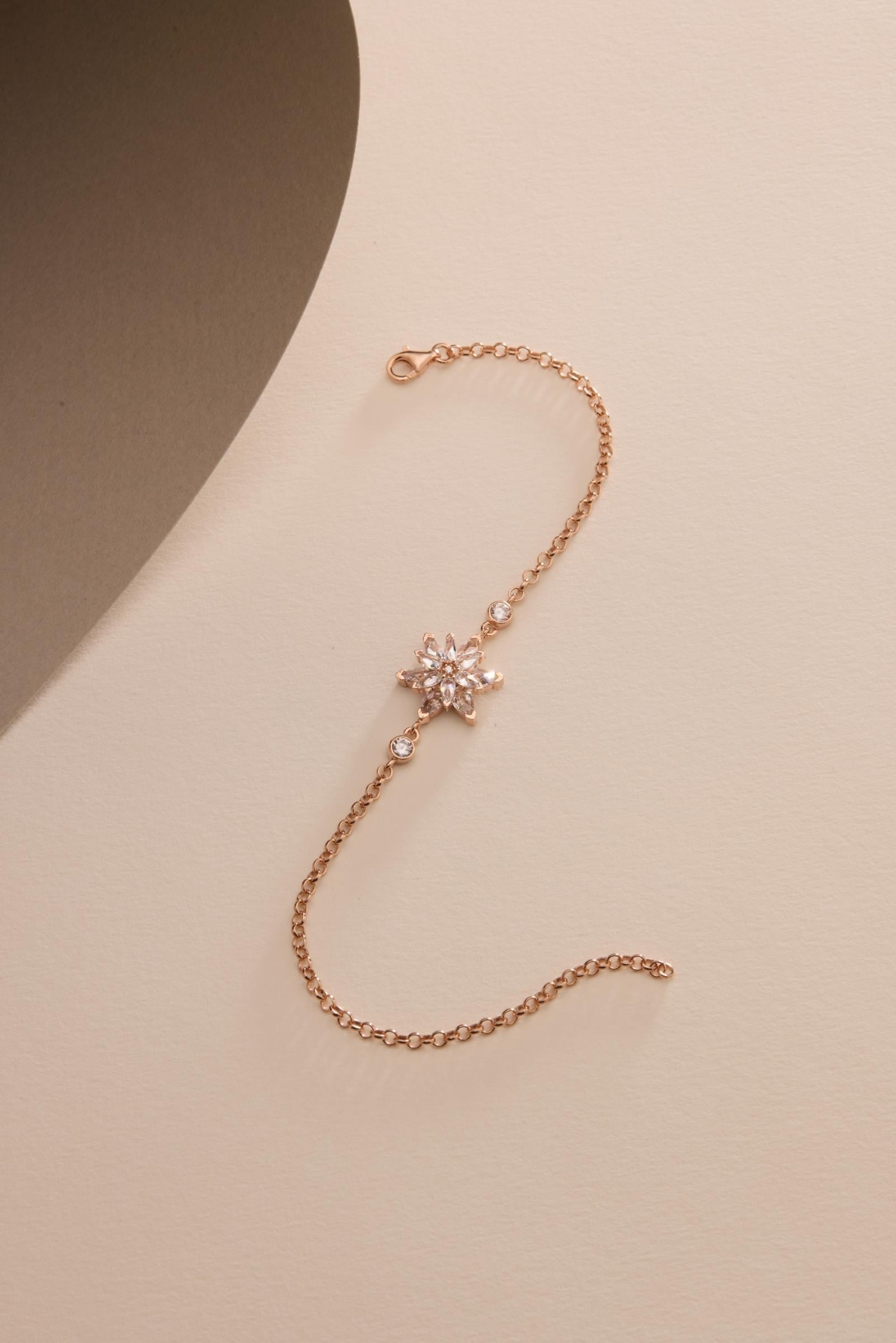 925 Ayar Gümüş Rose Kaplama Doç Zincirli Beyaz Taşlı Lotus Çiçeği Bileklik