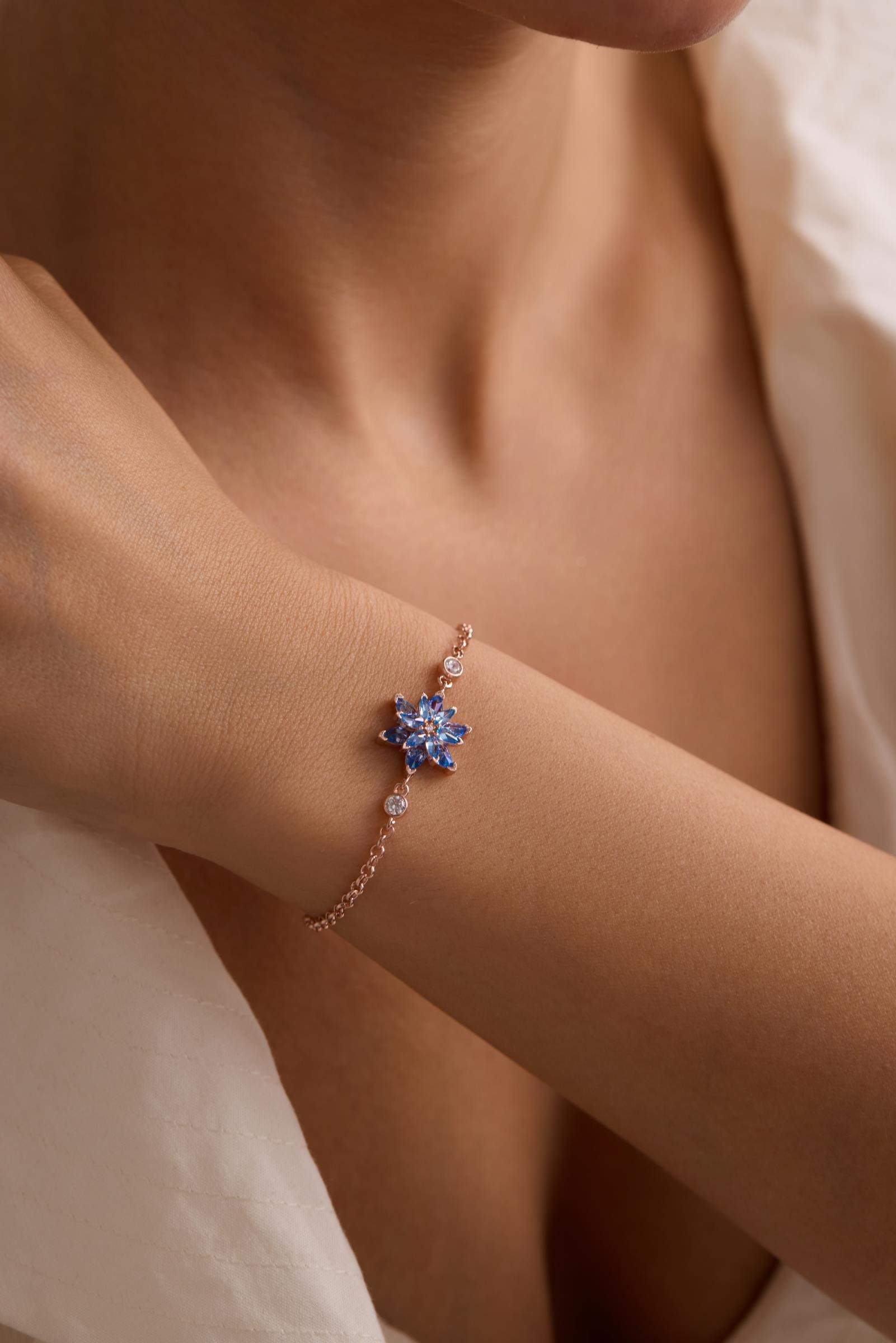 925 Ayar Gümüş Rose Kaplama Doç Zincirli Aquamarin Taşlı Lotus Çiçeği Bileklik