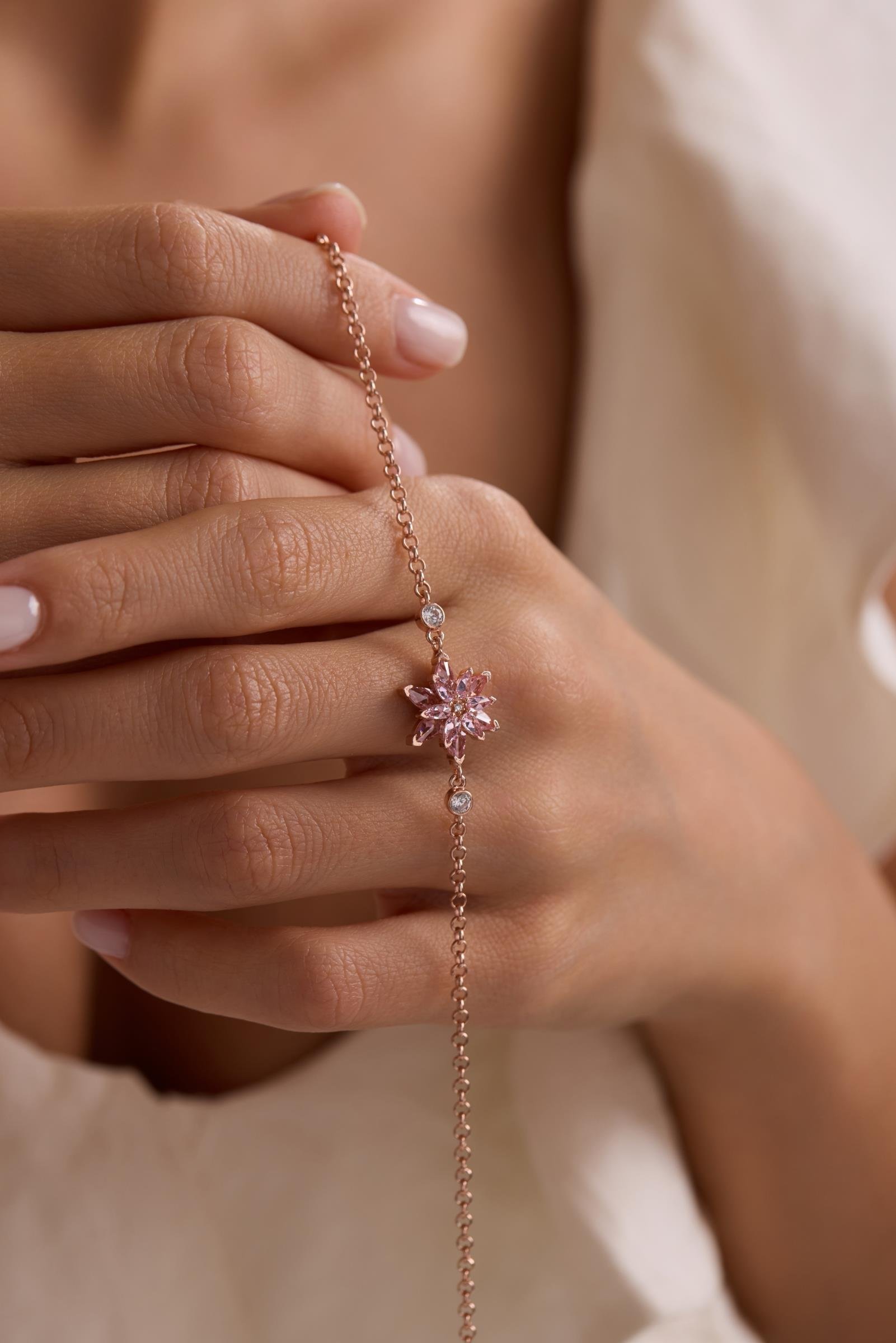 925 Ayar Gümüş Rose Kaplama Doç Zincirli Pembe Taşlı Lotus Çiçeği Bileklik