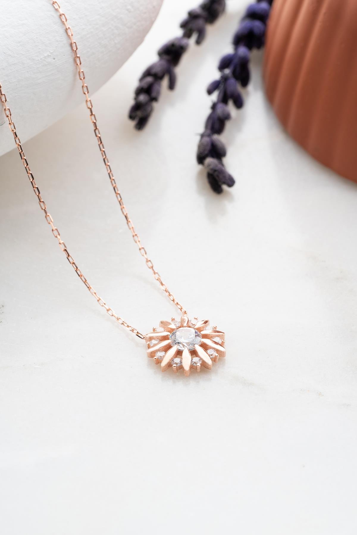 925 Ayar Gümüş Rose Kaplama Işıltılı Tektaş Güneş Kolye