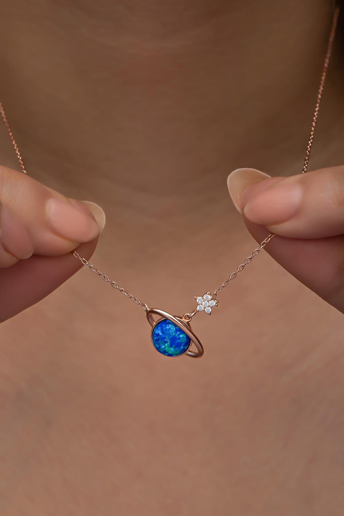 925 Ayar Gümüş Rose Kaplama Mavi Opal Taşlı Gezegen Kolye