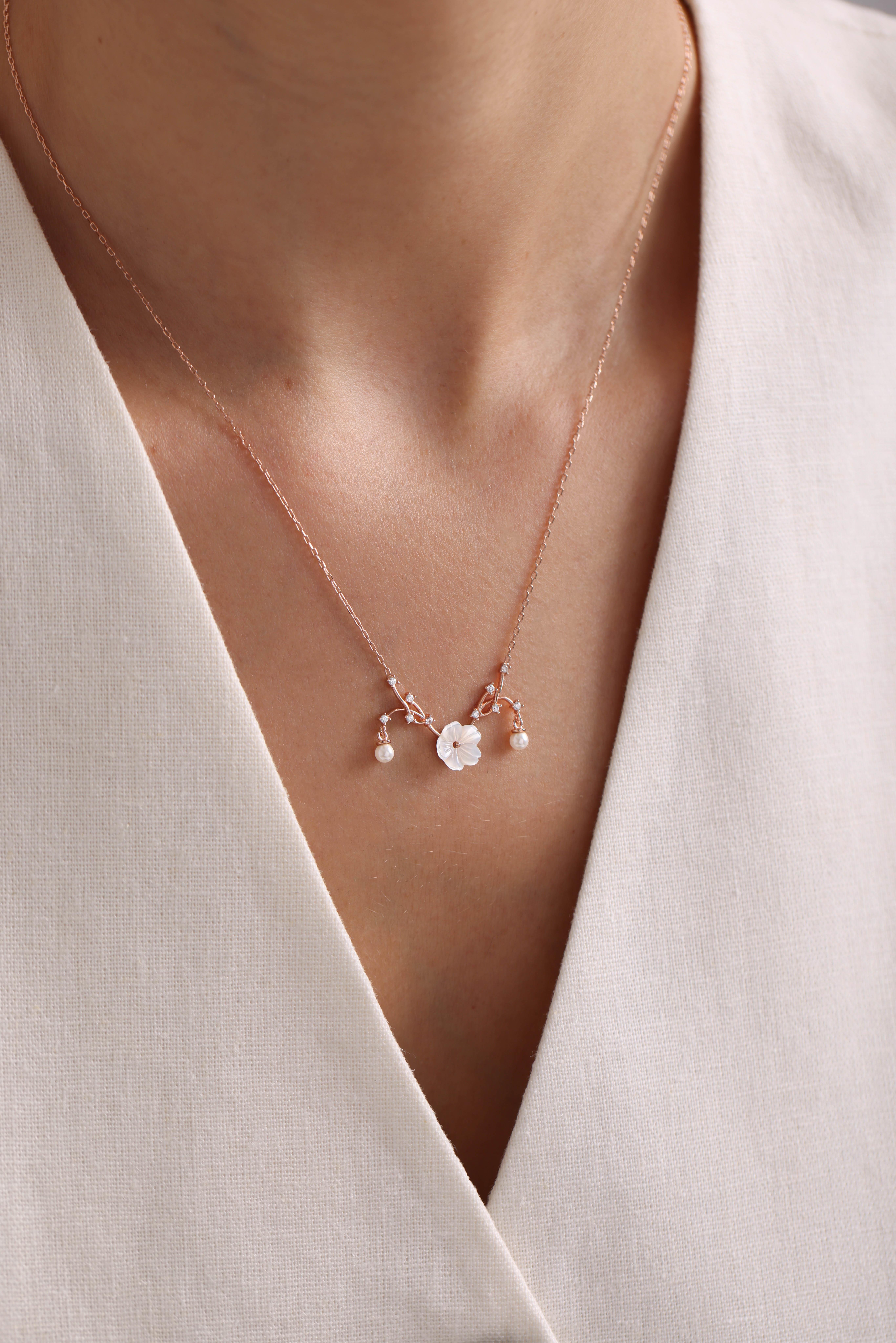 925 Ayar Gümüş Rose Kaplama Minik İncili Manolya Çiçeği Kolye