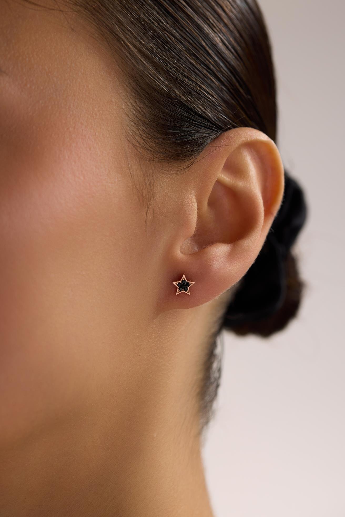 925 Ayar Gümüş Rose Kaplama Minimal Siyah Yıldız Küpe