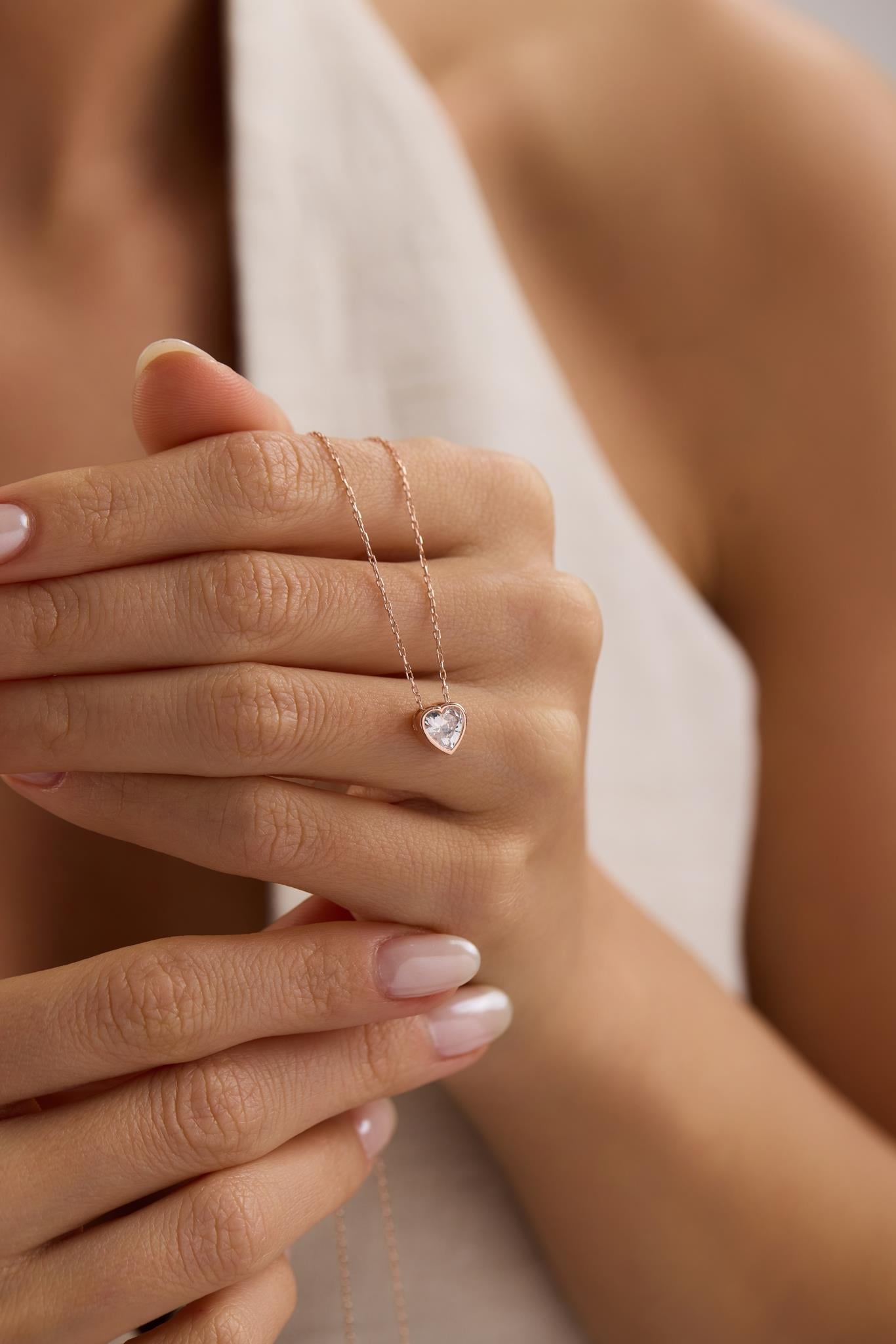 925 Ayar Gümüş Rose Kaplama Minimal Tasarım Kalp Kolye