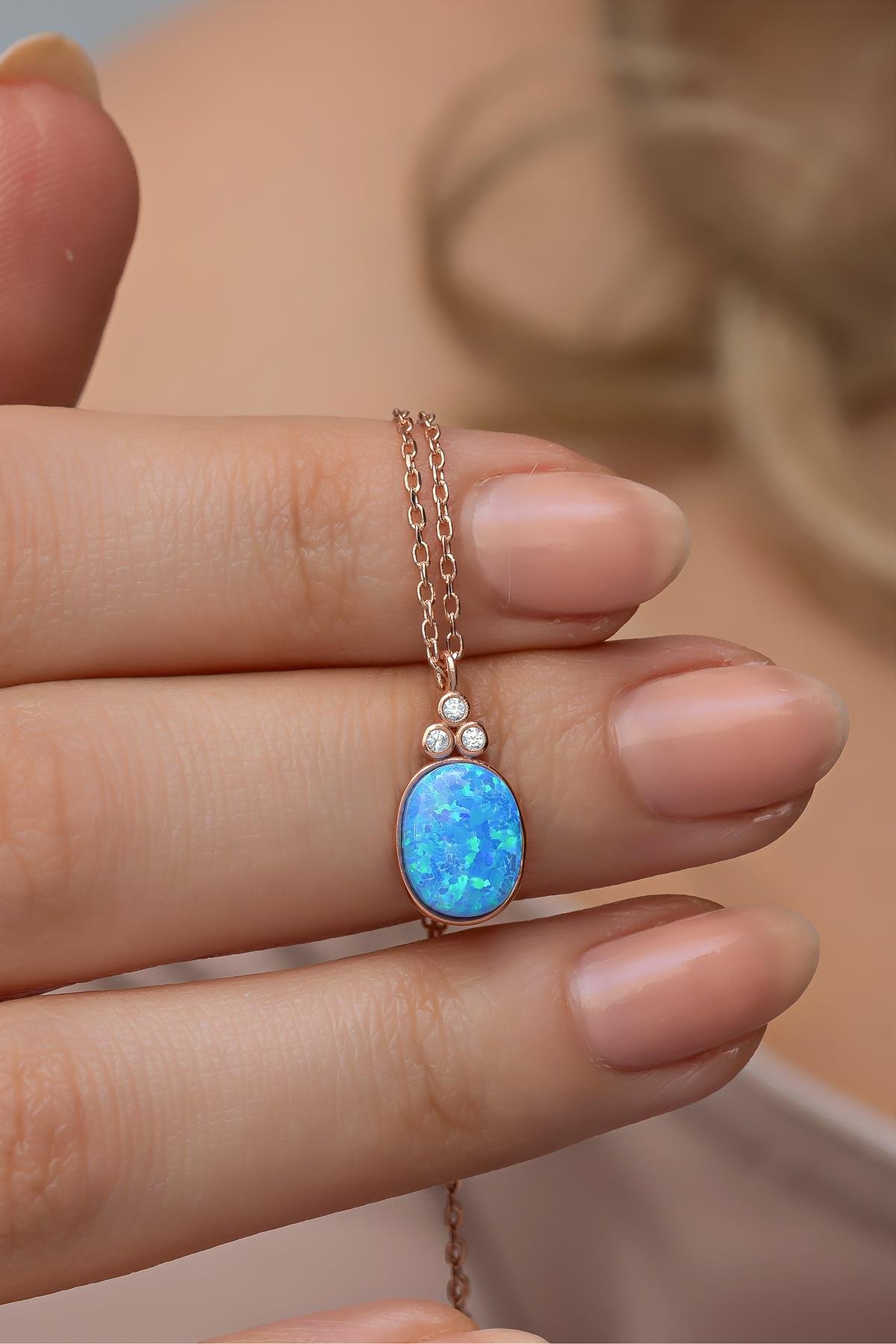 925 Ayar Gümüş Rose Kaplama Oval Mavi Opal Taşlı  Kolye