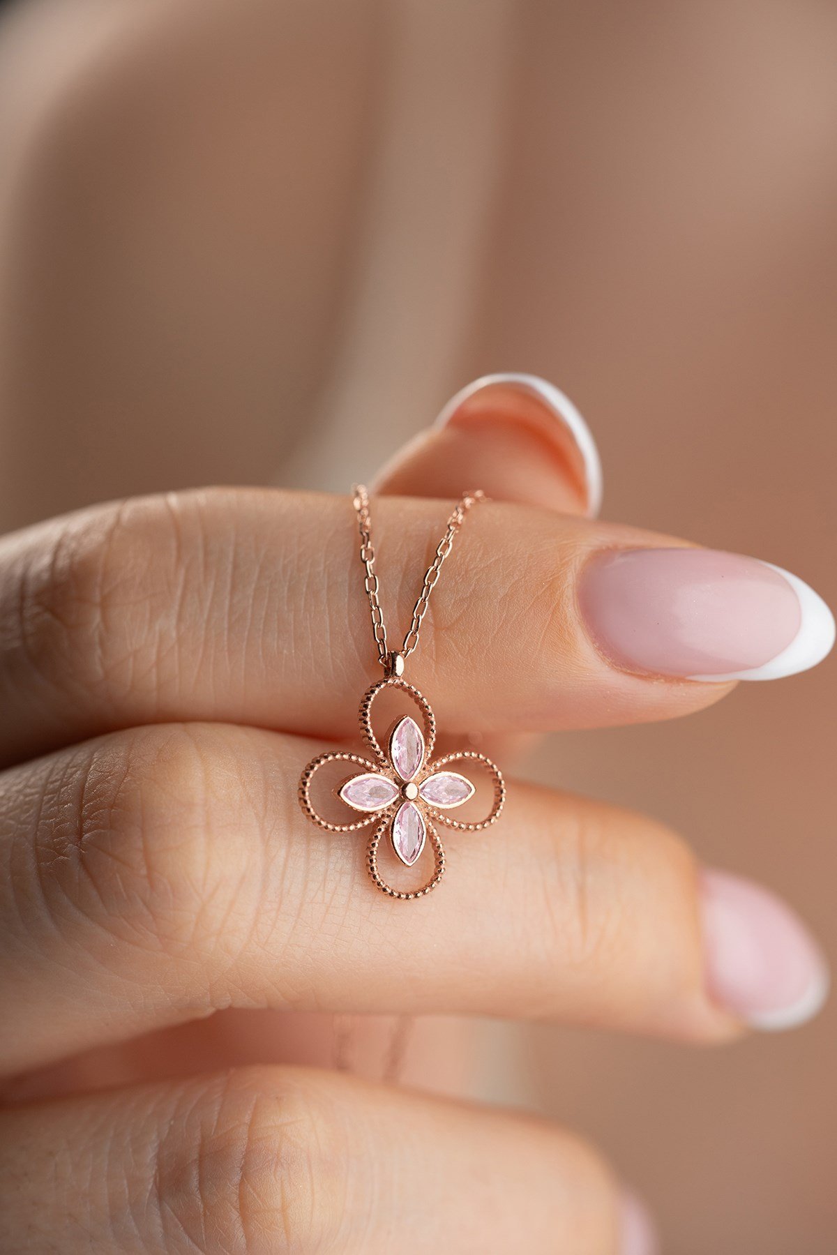 925 Ayar Gümüş Rose Kaplama Pembe Taşlı 4 Yapraklı Yonca Kolye