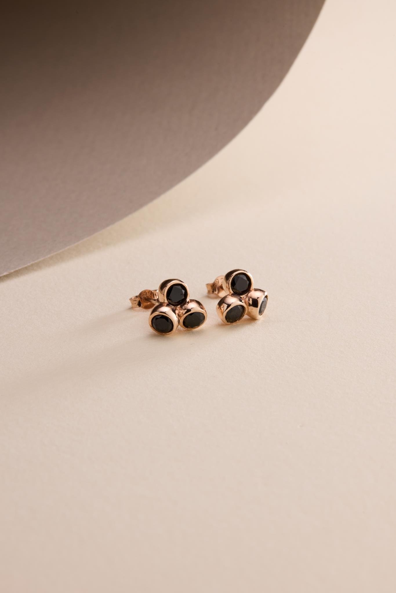 925 Ayar Gümüş Rose Kaplama Pırlanta Model 3'Lü Siyah Taşlı Küpe