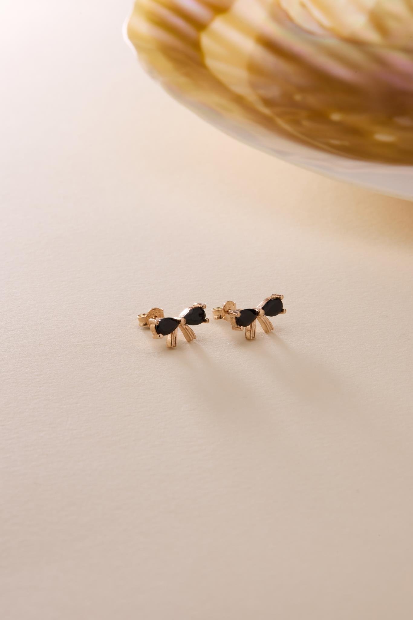 925 Ayar Gümüş Rose Kaplama Siyah Taşlı Papyon Model Küpe