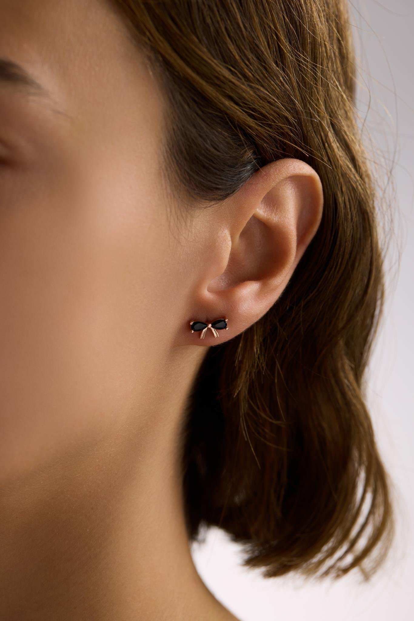 925 Ayar Gümüş Rose Kaplama Siyah Taşlı Papyon Model Küpe