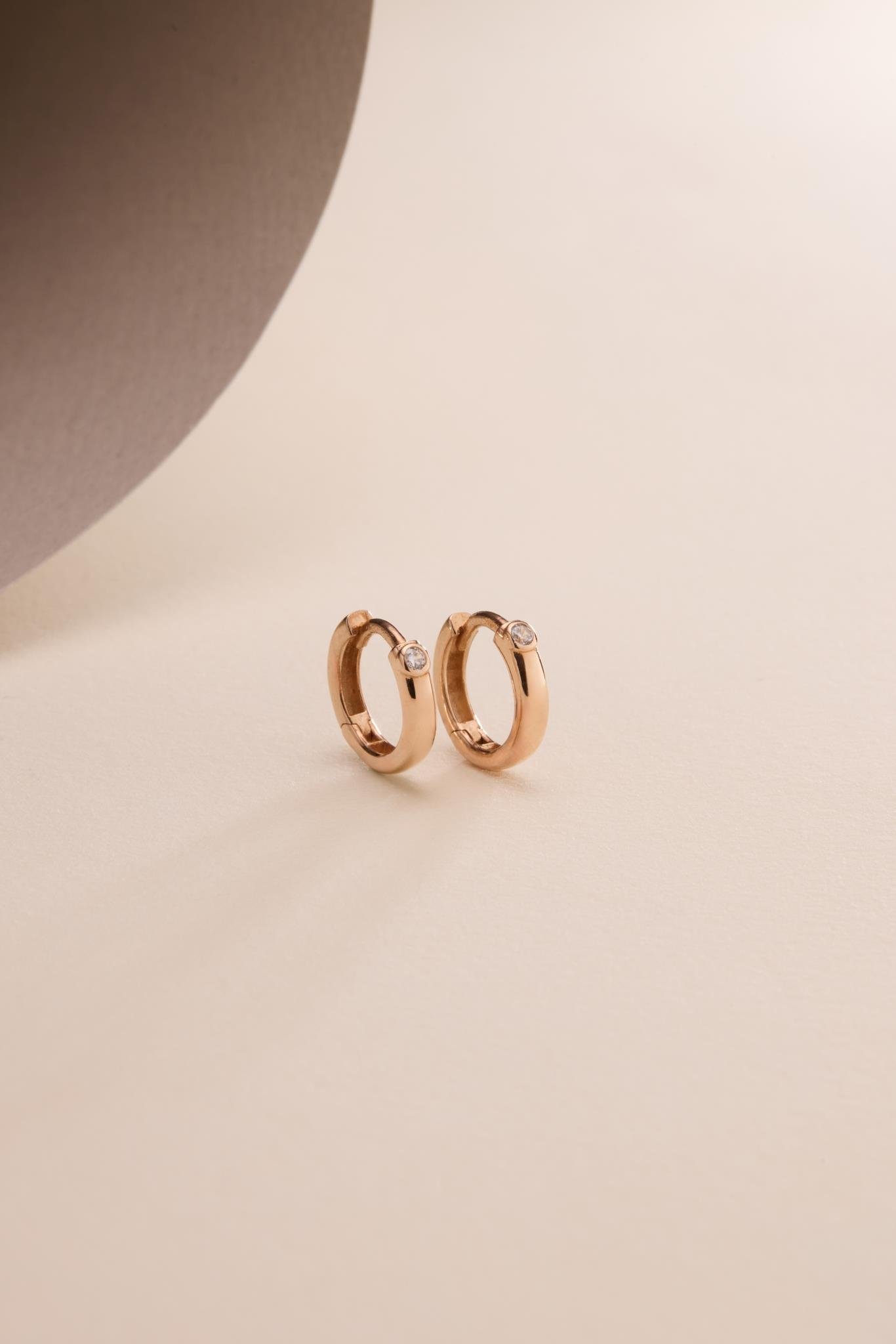 925 Ayar Gümüş Rose Kaplama Tektaş Detay 15 mm Halka Küpe