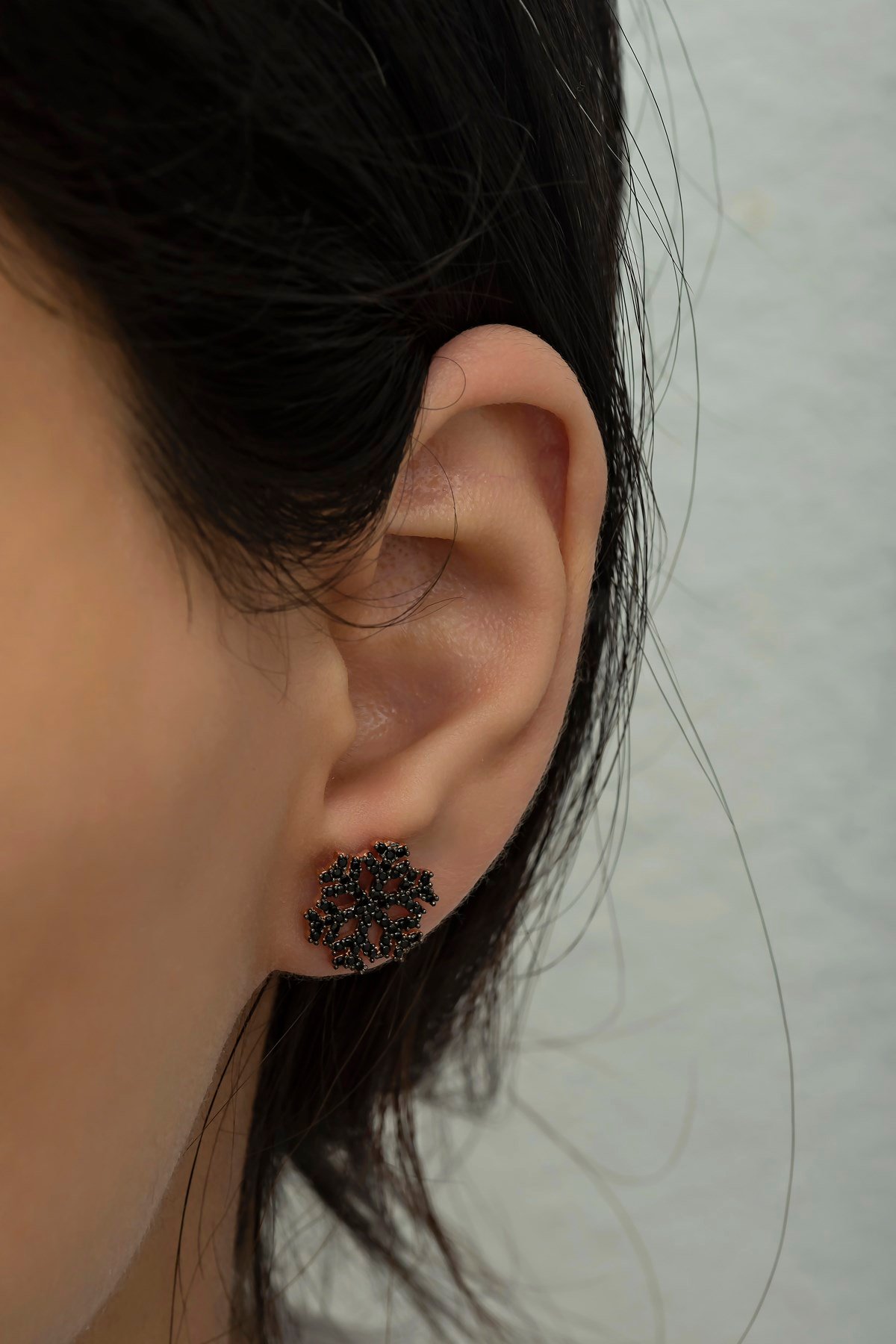 925 Ayar Gümüş Rose Siyah Taşlı Kartanesi Küpe