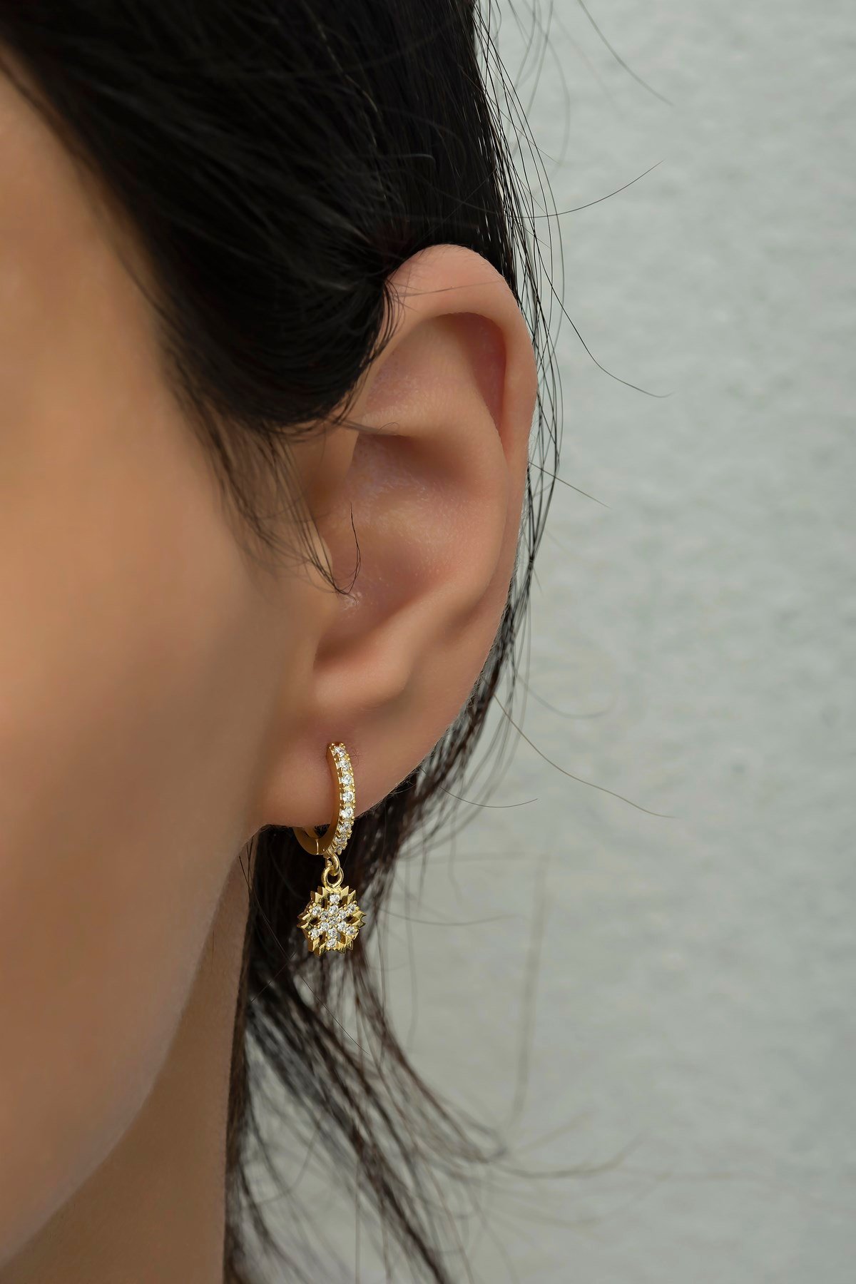 925 Ayar Gümüş Sallantılı Gold Kartanesi Küpe