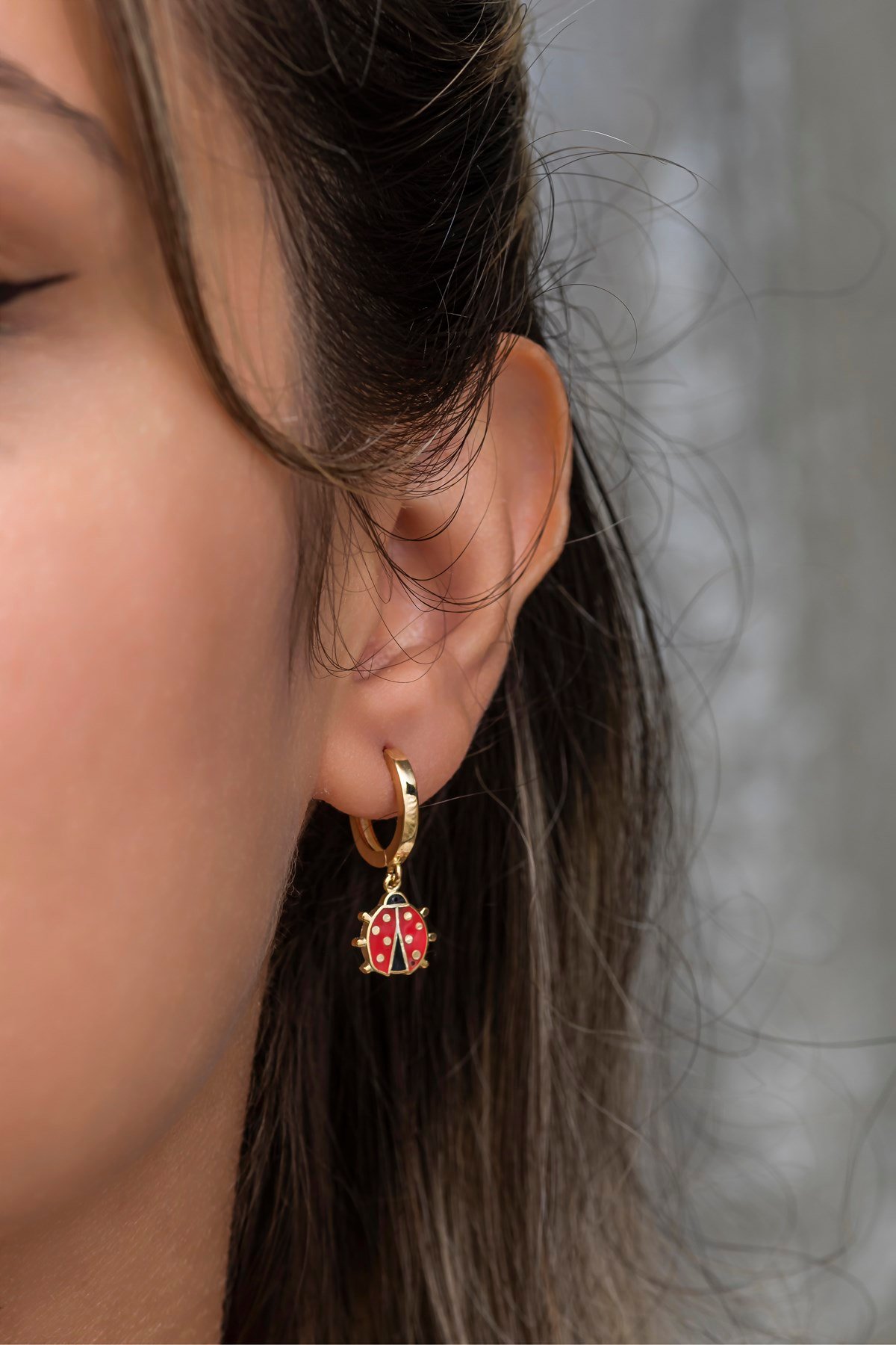 925 Ayar Gümüş Sallantılı Kırmızı Mineli Uğur Böceği Küpe