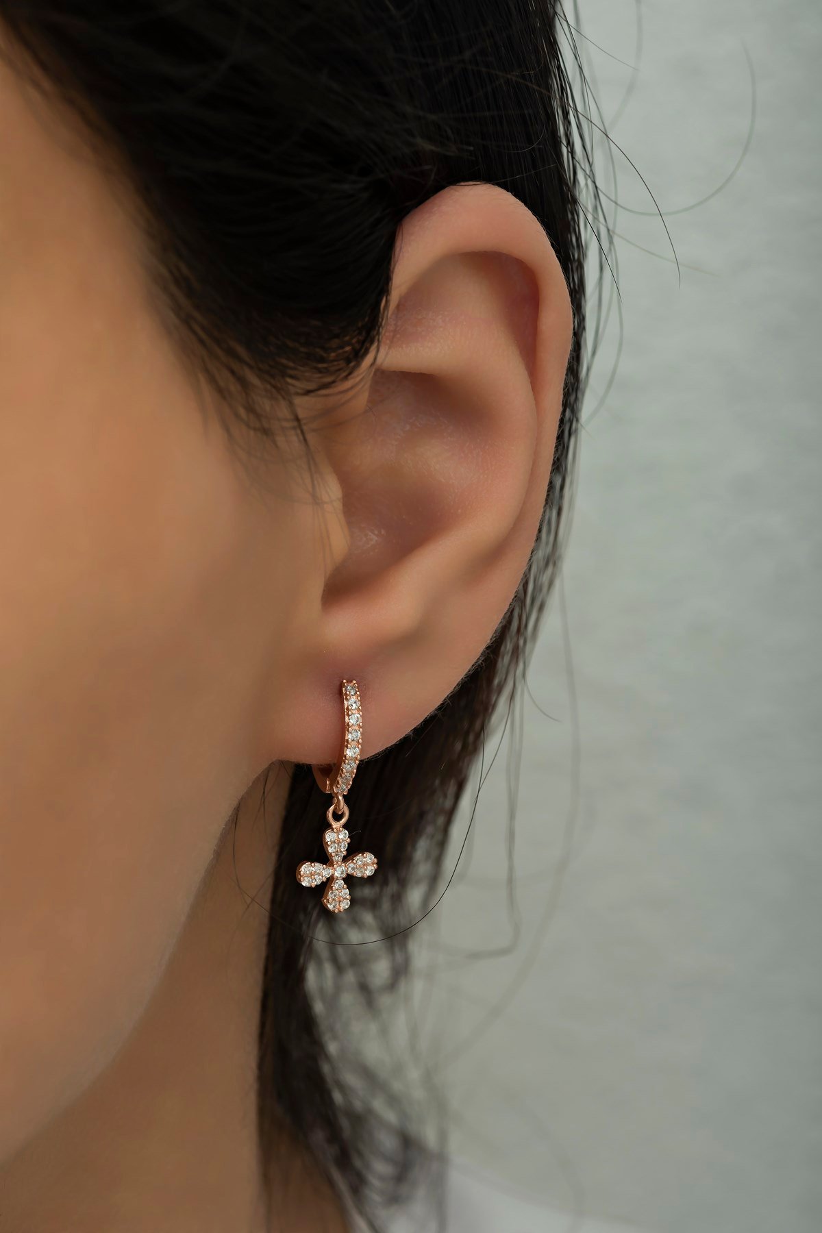 925 Ayar Gümüş Sallantılı Rose Çiçek Küpe