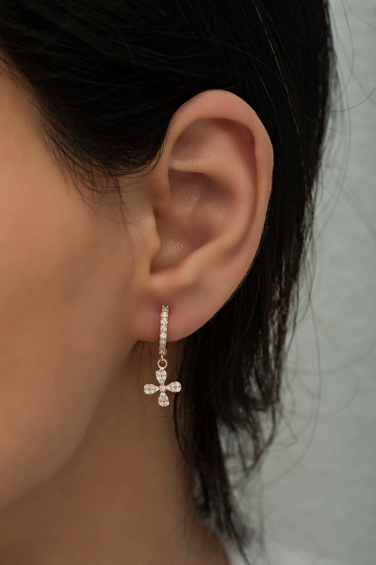 925 Ayar Gümüş Sallantılı Rose Çiçek Küpe