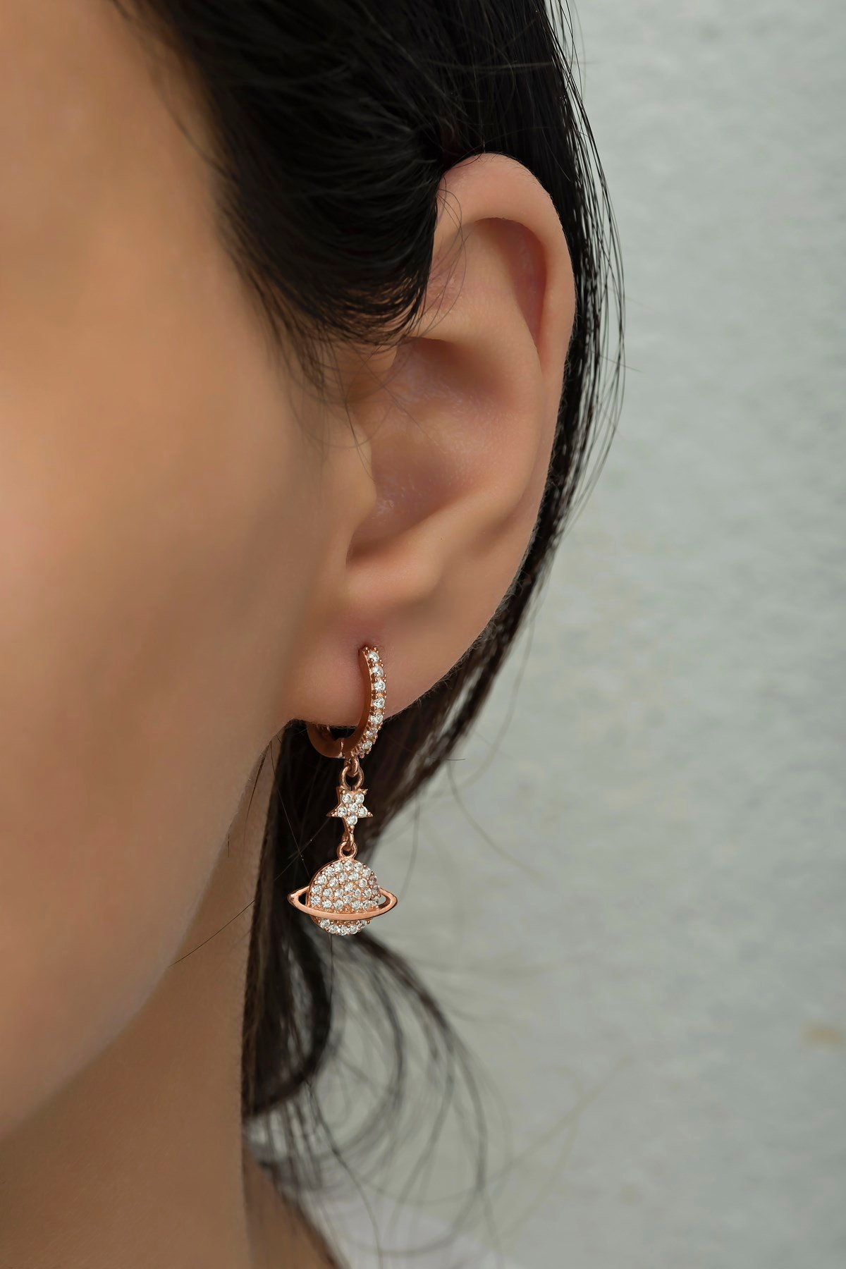 925 Ayar Gümüş Sallantılı Rose Gezegen Küpe