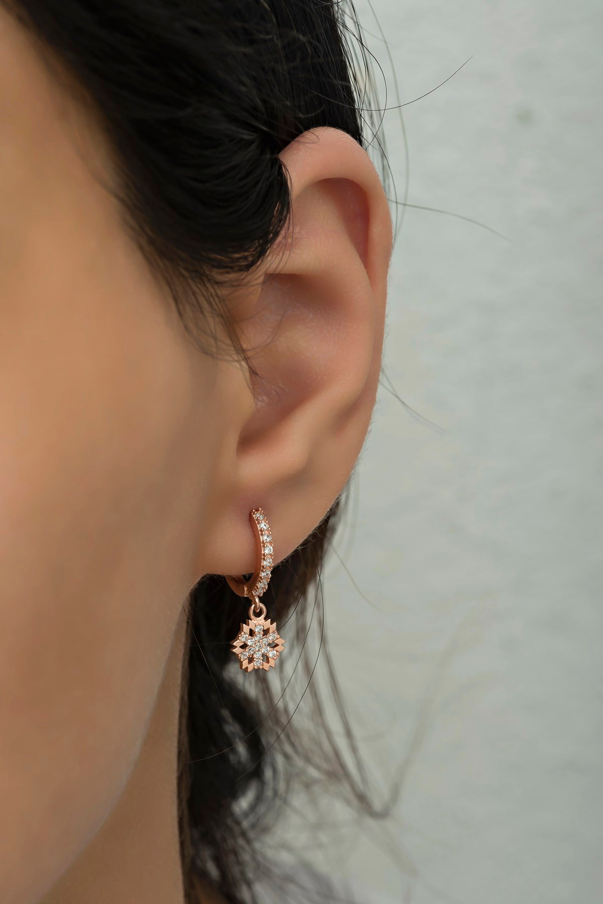 925 Ayar Gümüş Sallantılı Rose Kartanesi Küpe