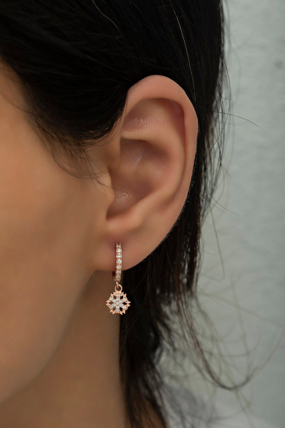 925 Ayar Gümüş Sallantılı Rose Kartanesi Küpe