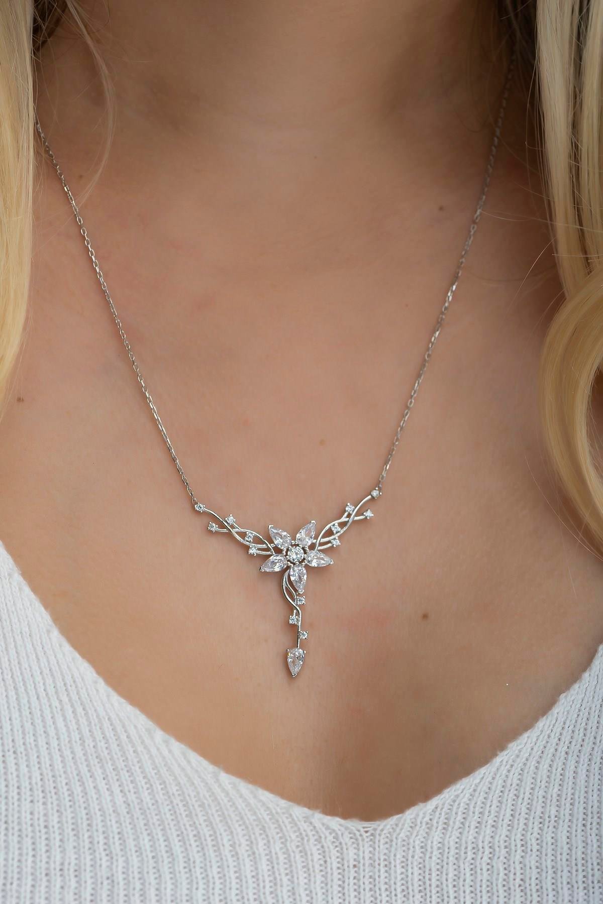 925 Ayar Gümüş Sarmaşık Model Yıldız Detaylı Kolye