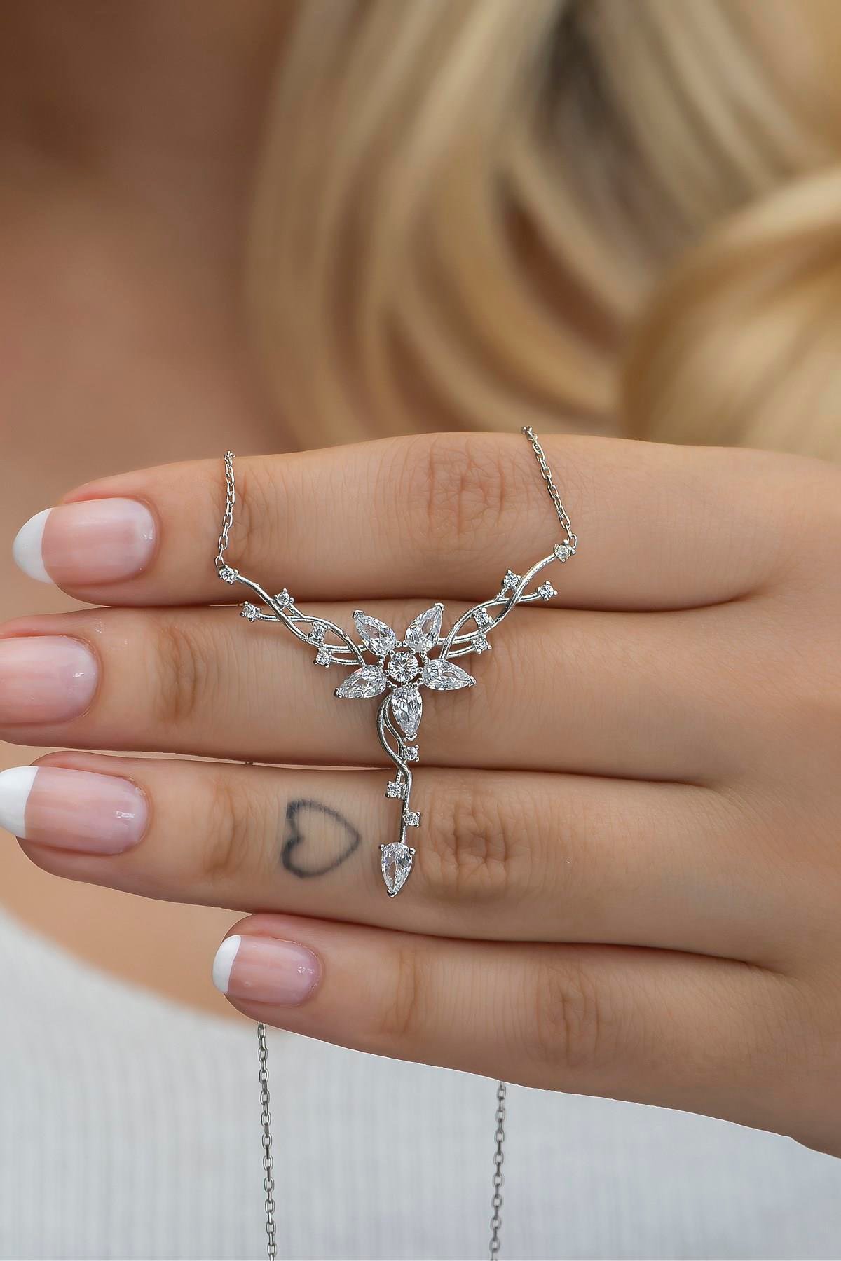 925 Ayar Gümüş Sarmaşık Model Yıldız Detaylı Kolye